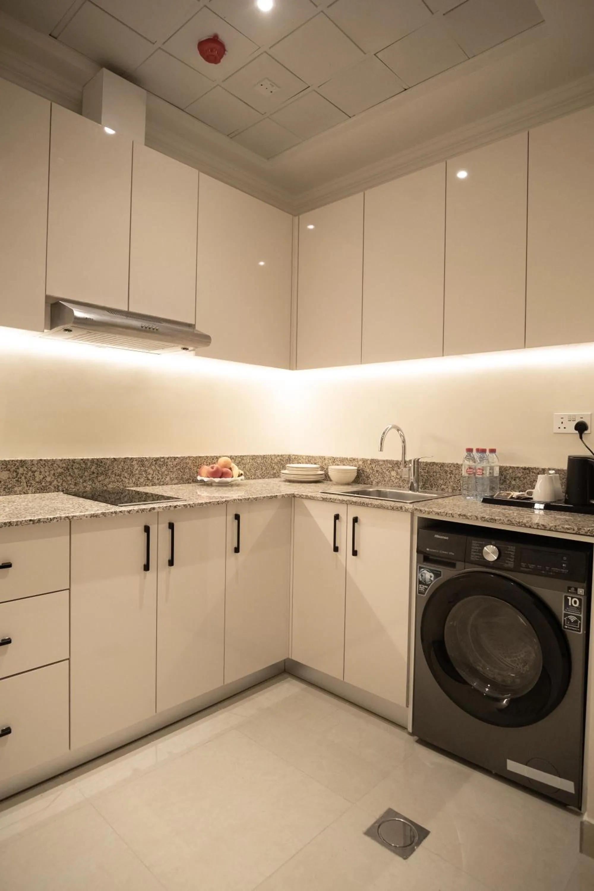 Kitchen or kitchenette in La Maison Hotel Doha