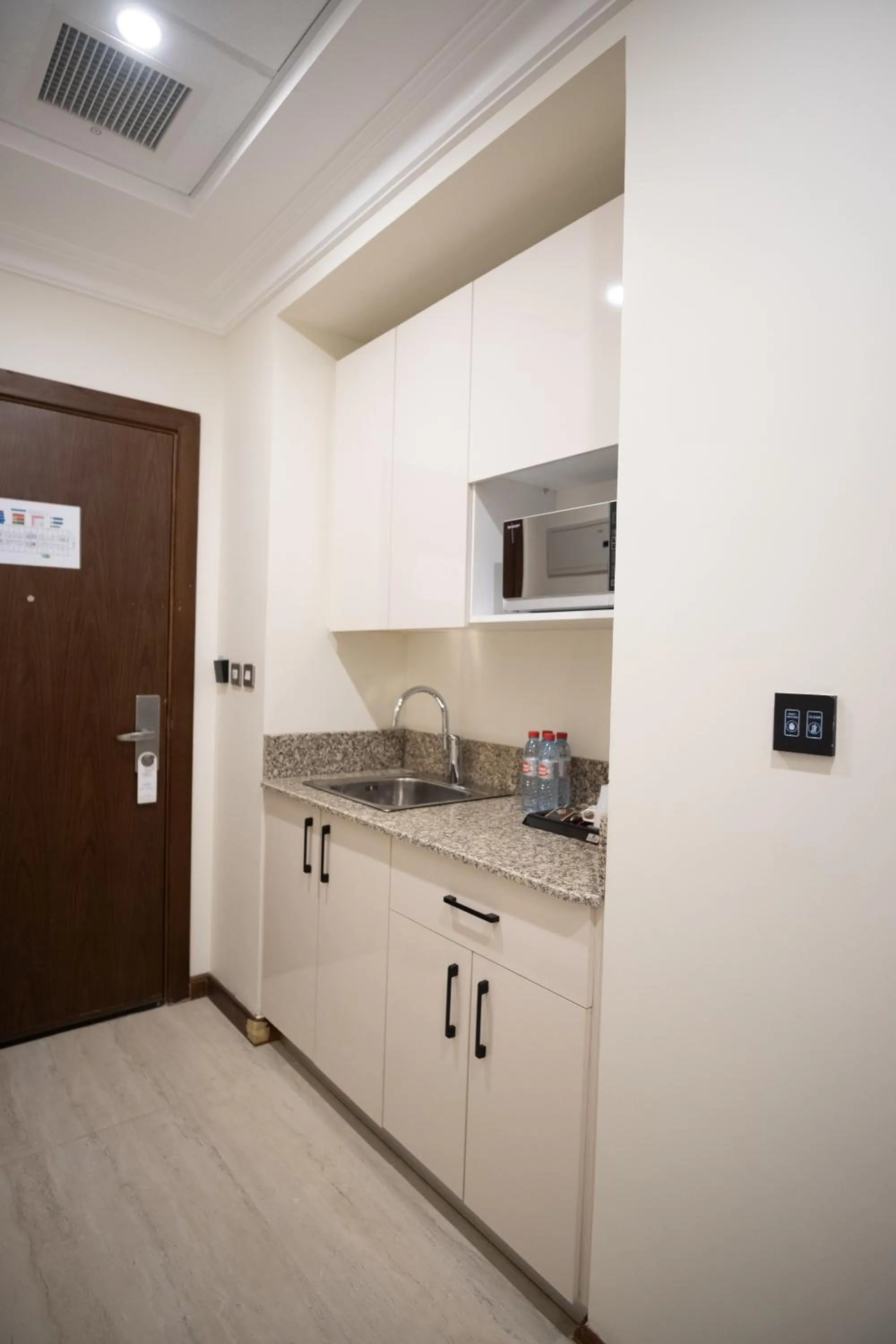 Kitchen or kitchenette in La Maison Hotel Doha