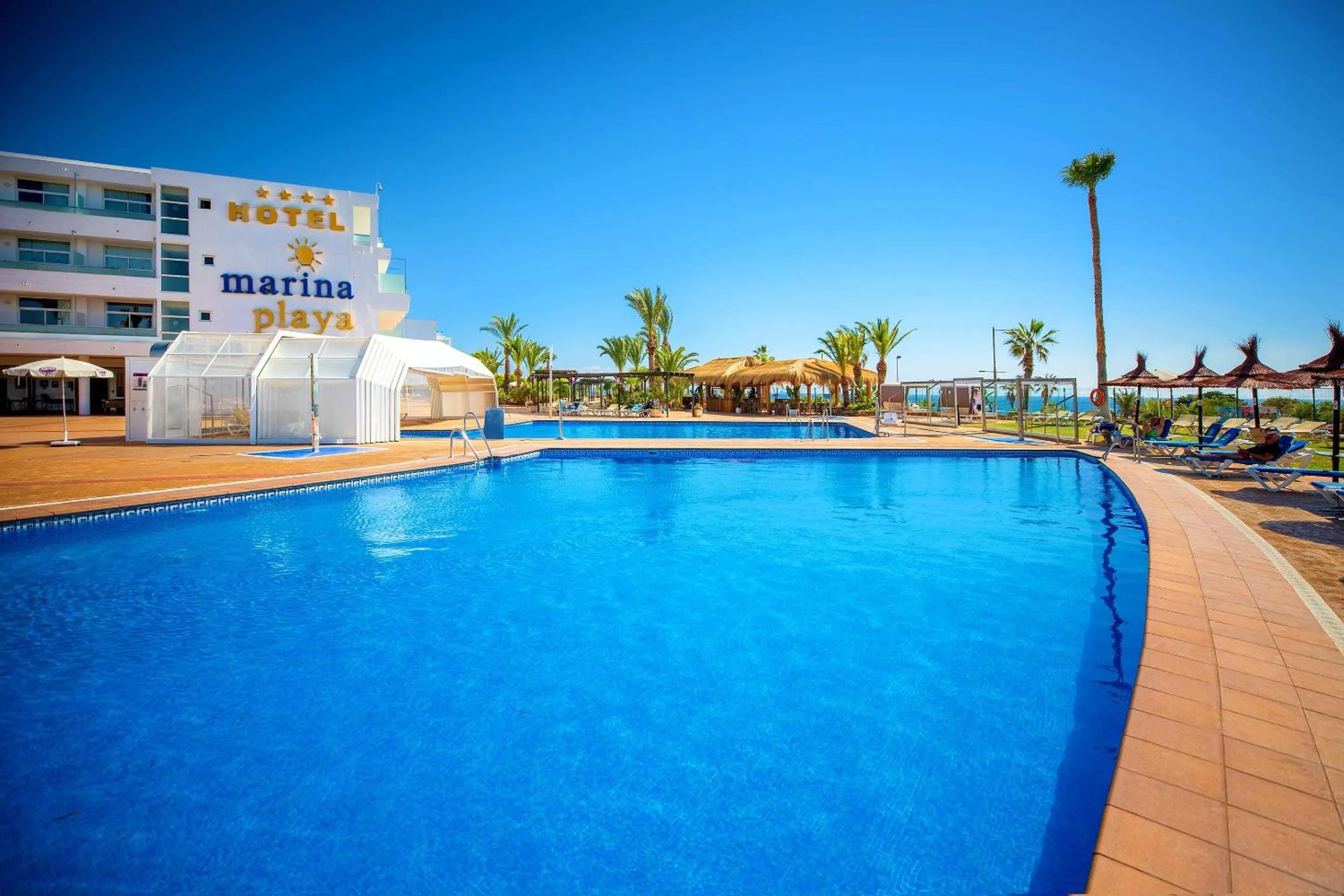 Swimming pool in Hotel Servigroup Marina Playa