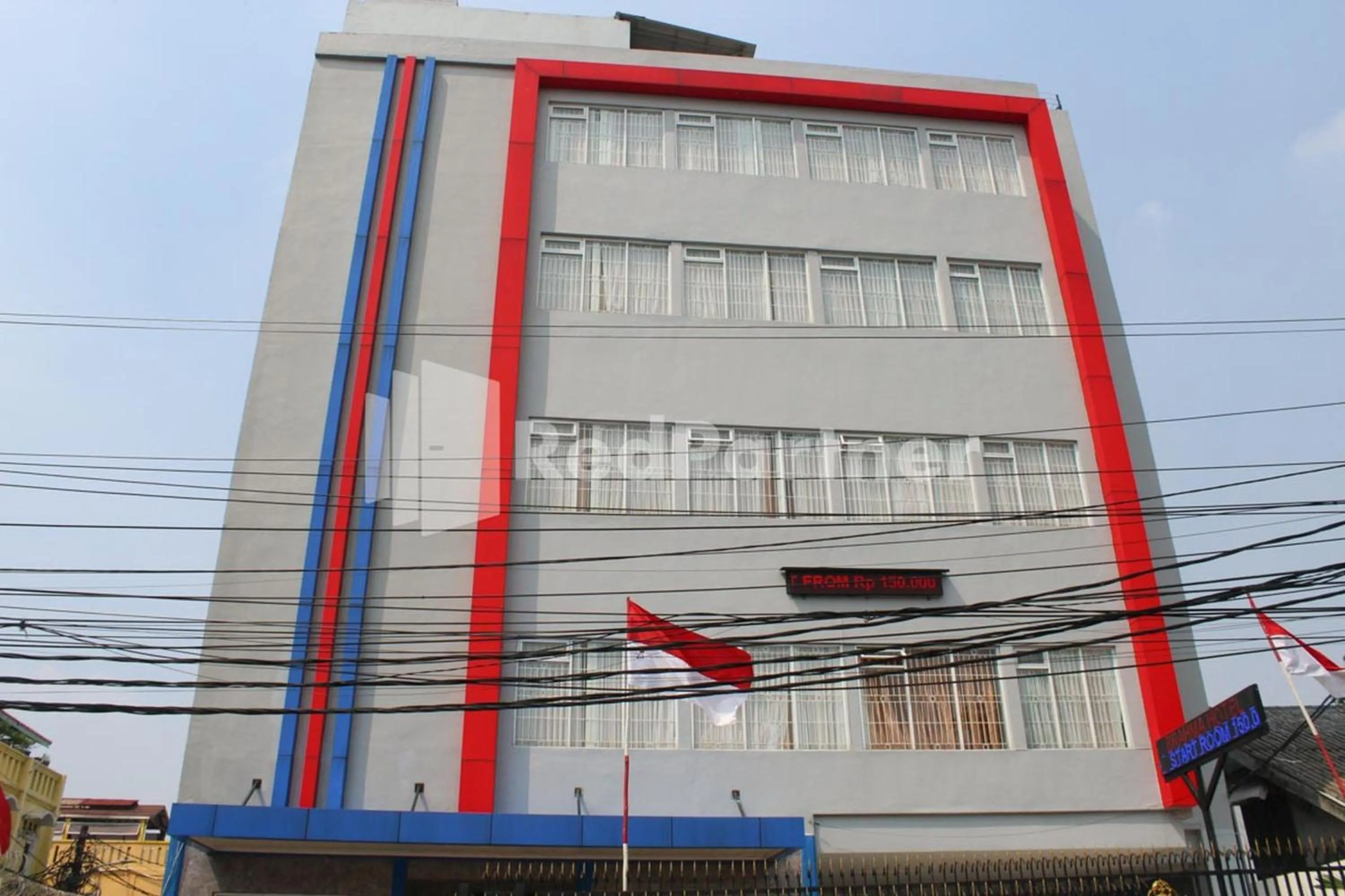 Property building in Brahma Hotel Mitra RedDoorz