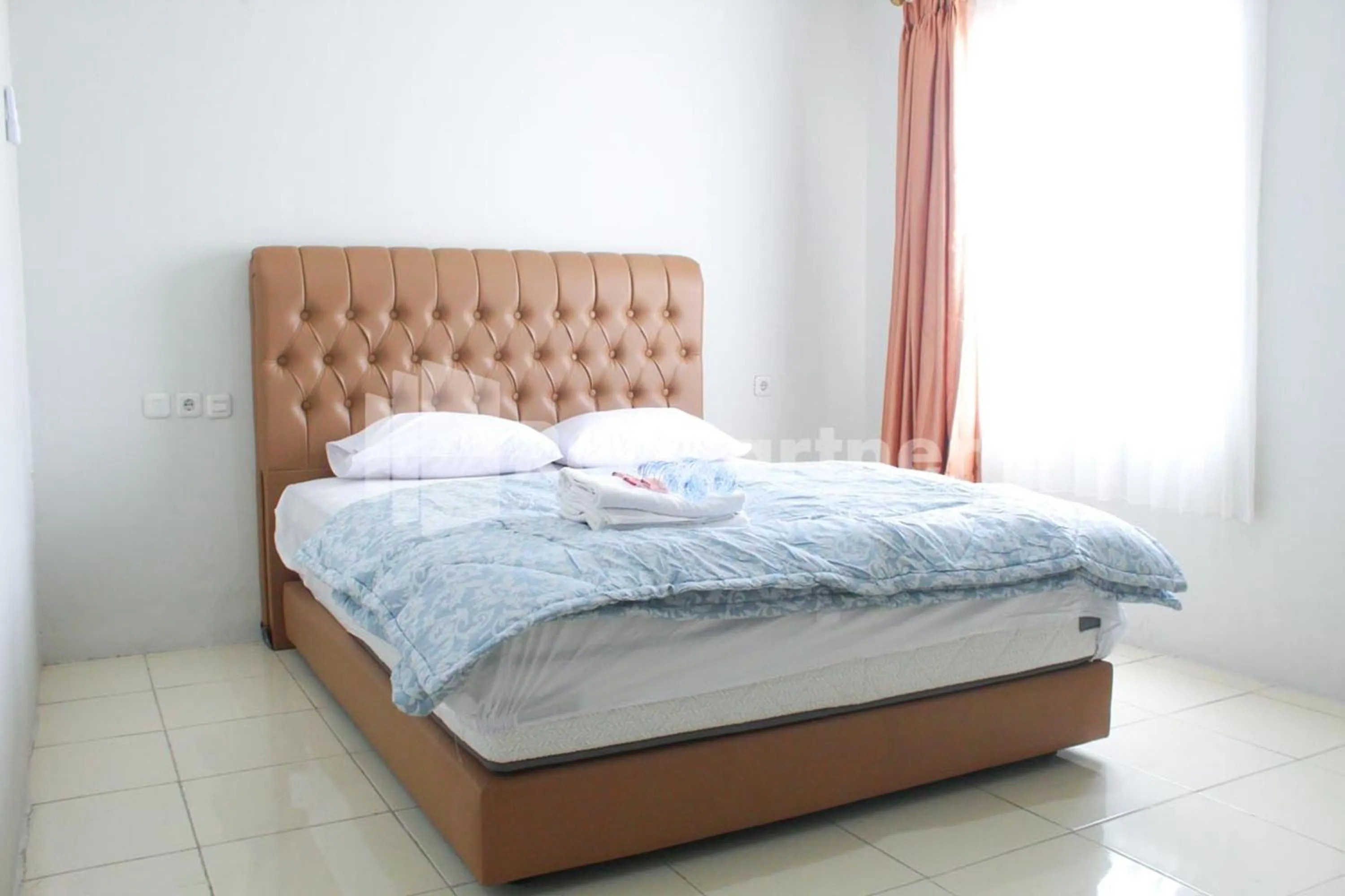 Bedroom, Bed in Brahma Hotel Mitra RedDoorz