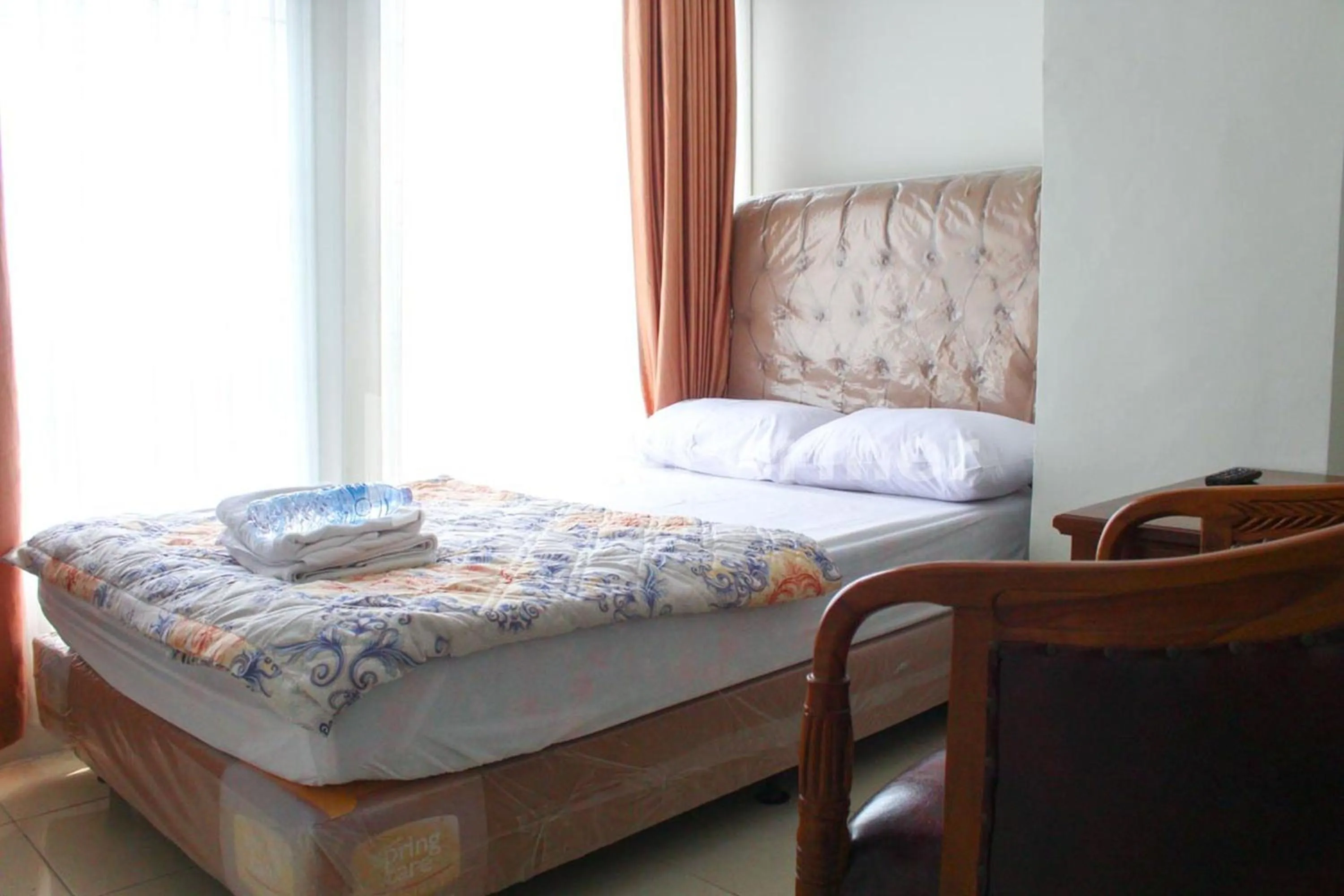 Bedroom, Bed in Brahma Hotel Mitra RedDoorz