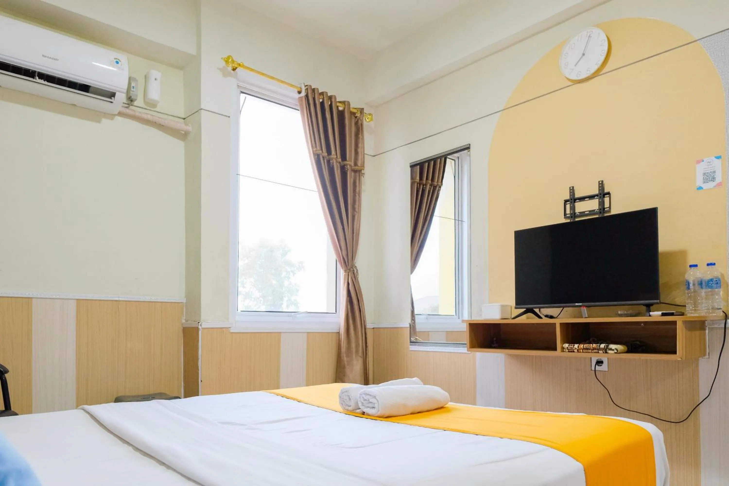 Bedroom, Bed in Sans Hotel Havila Bengkulu