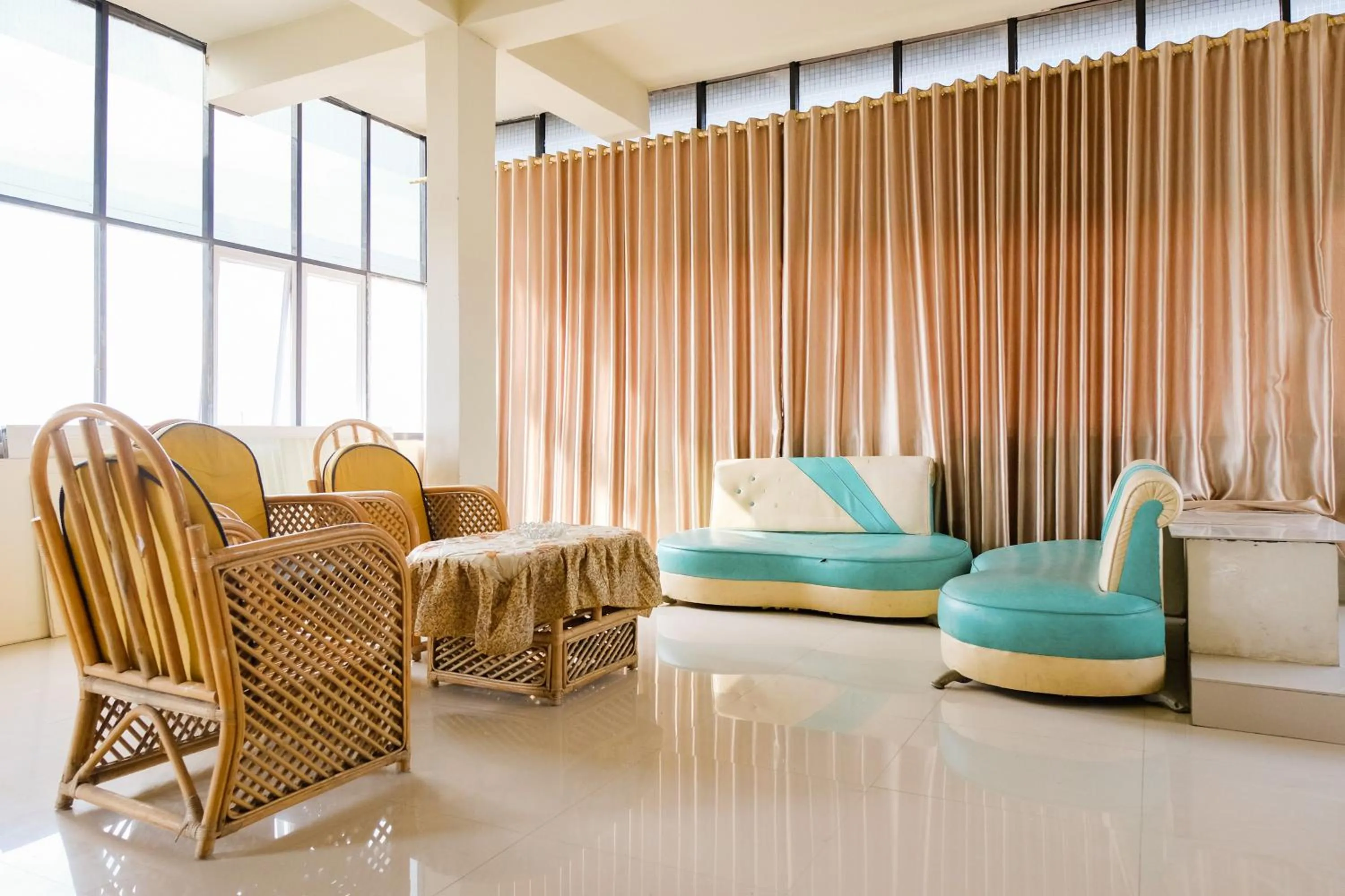 Seating area in Sans Hotel Havila Bengkulu