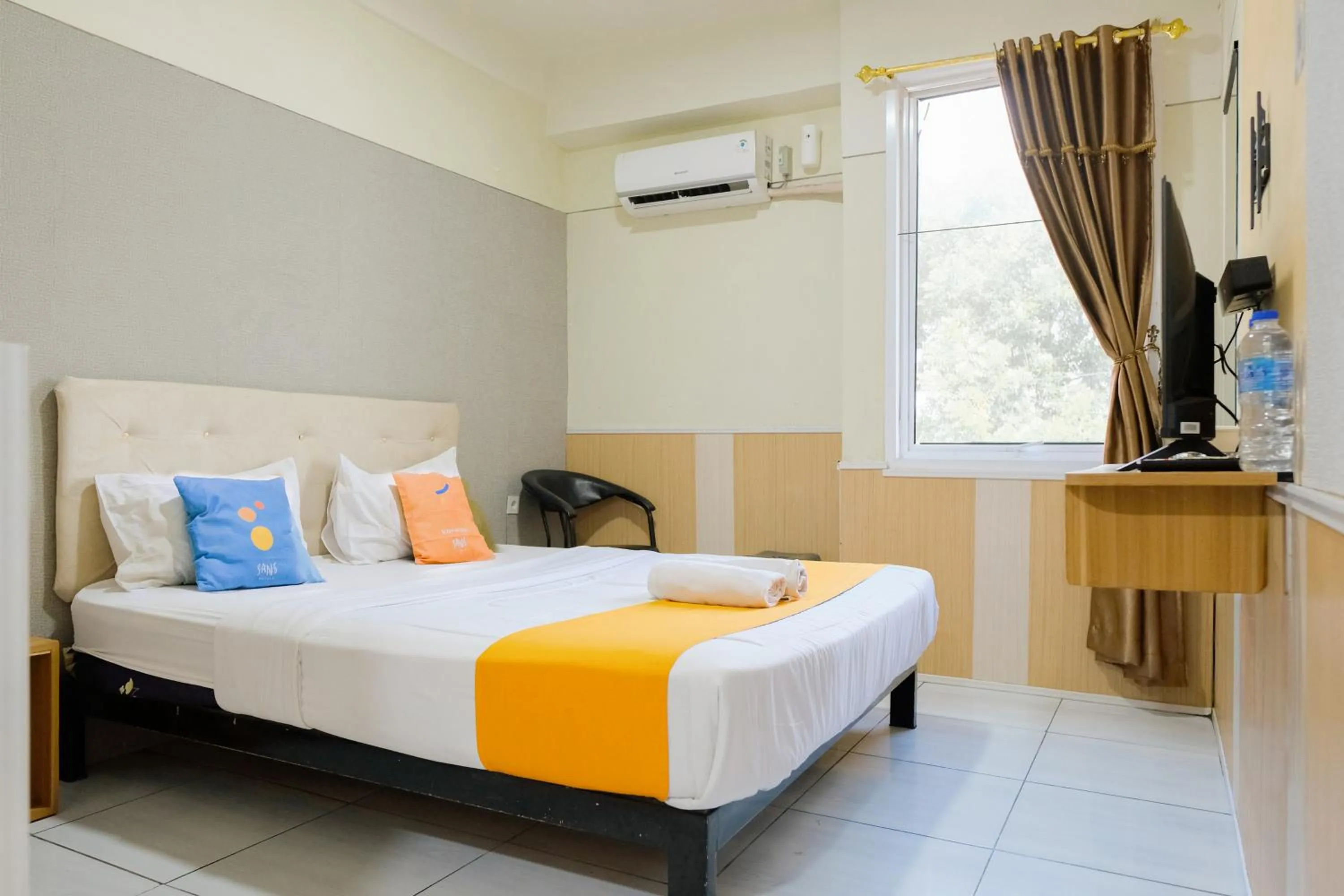 Bedroom, Bed in Sans Hotel Havila Bengkulu