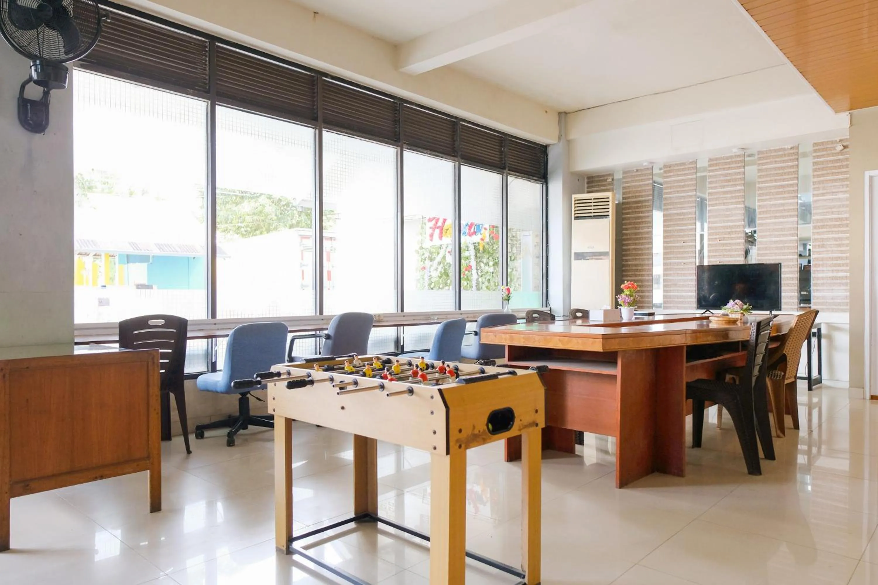 Seating area in Sans Hotel Havila Bengkulu