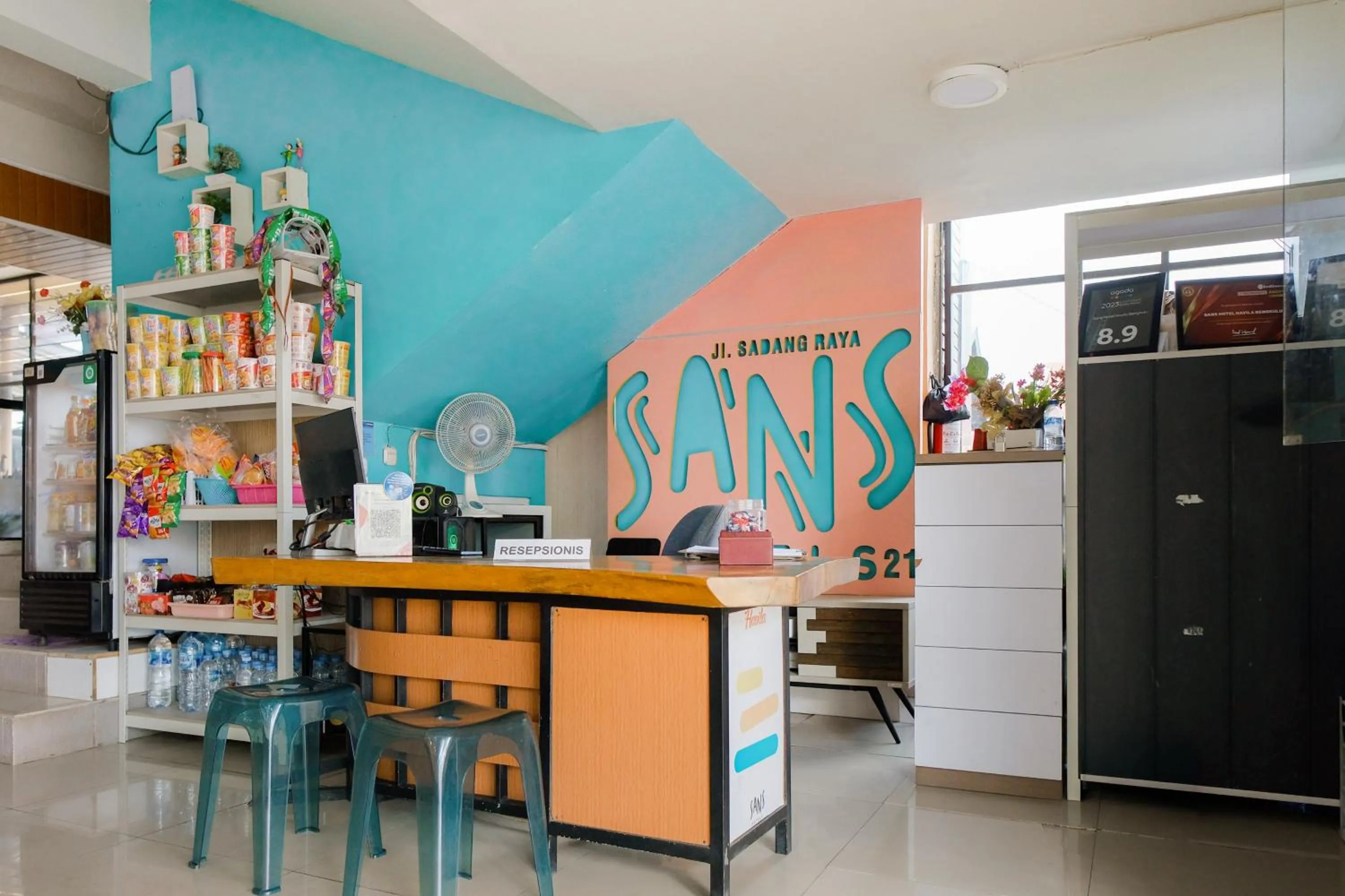 Lobby or reception in Sans Hotel Havila Bengkulu