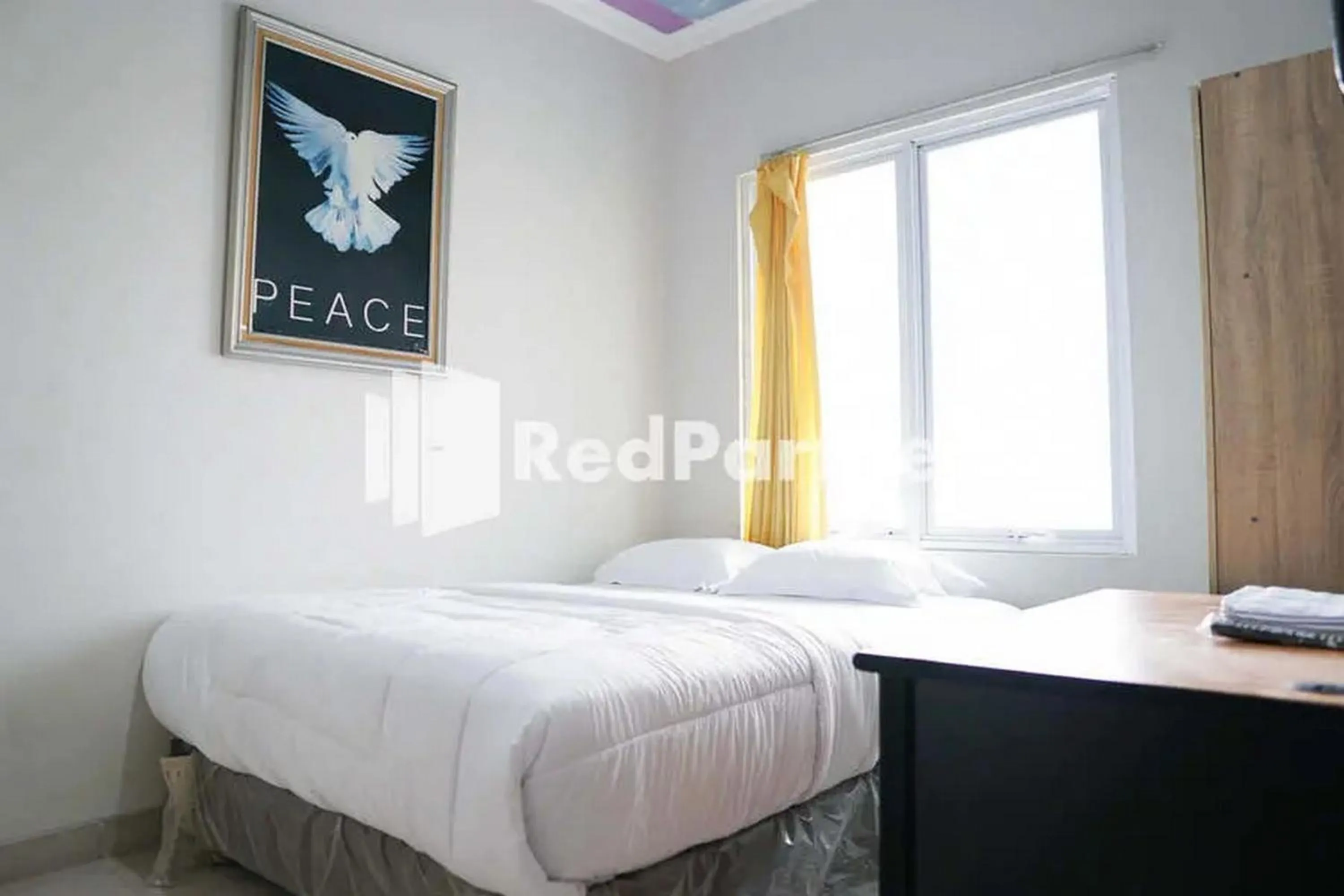 Standard Double Room in RedDoorz at Victory Homestay Karawaci