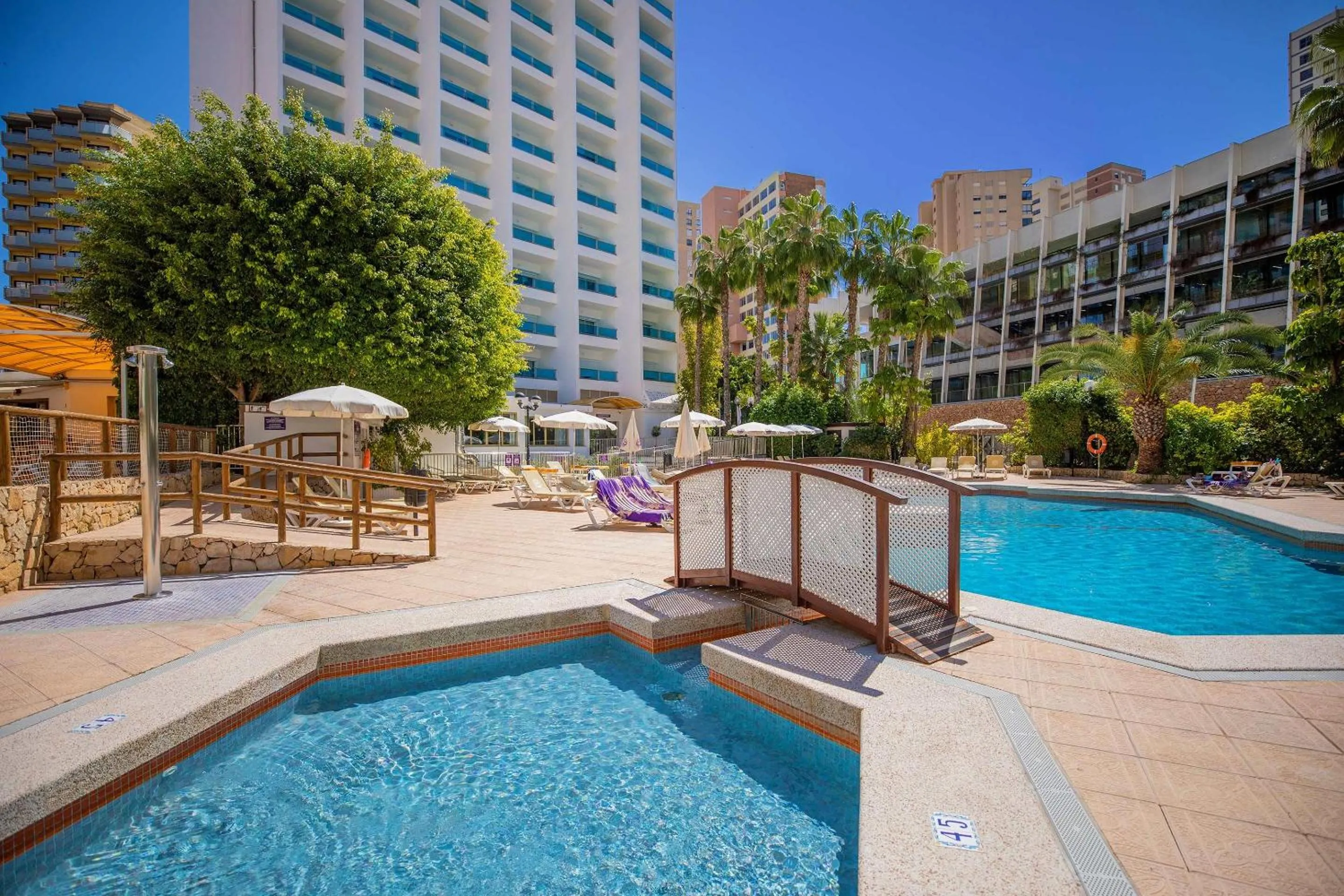 Swimming pool in Hotel Servigroup Castilla