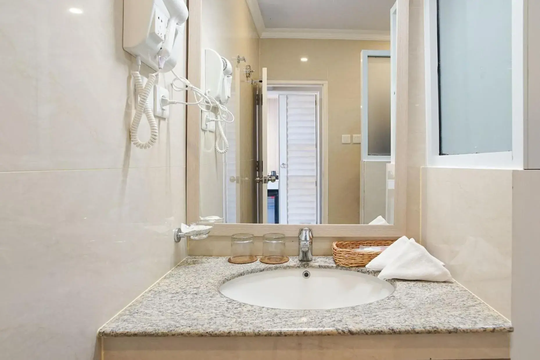 Superior Twin Room in Hotel Villa Emitta Superior Twin Room in Hotel Villa Emitta