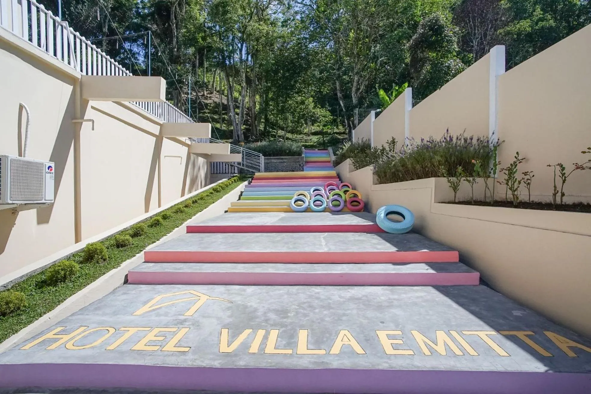 Property building in Hotel Villa Emitta