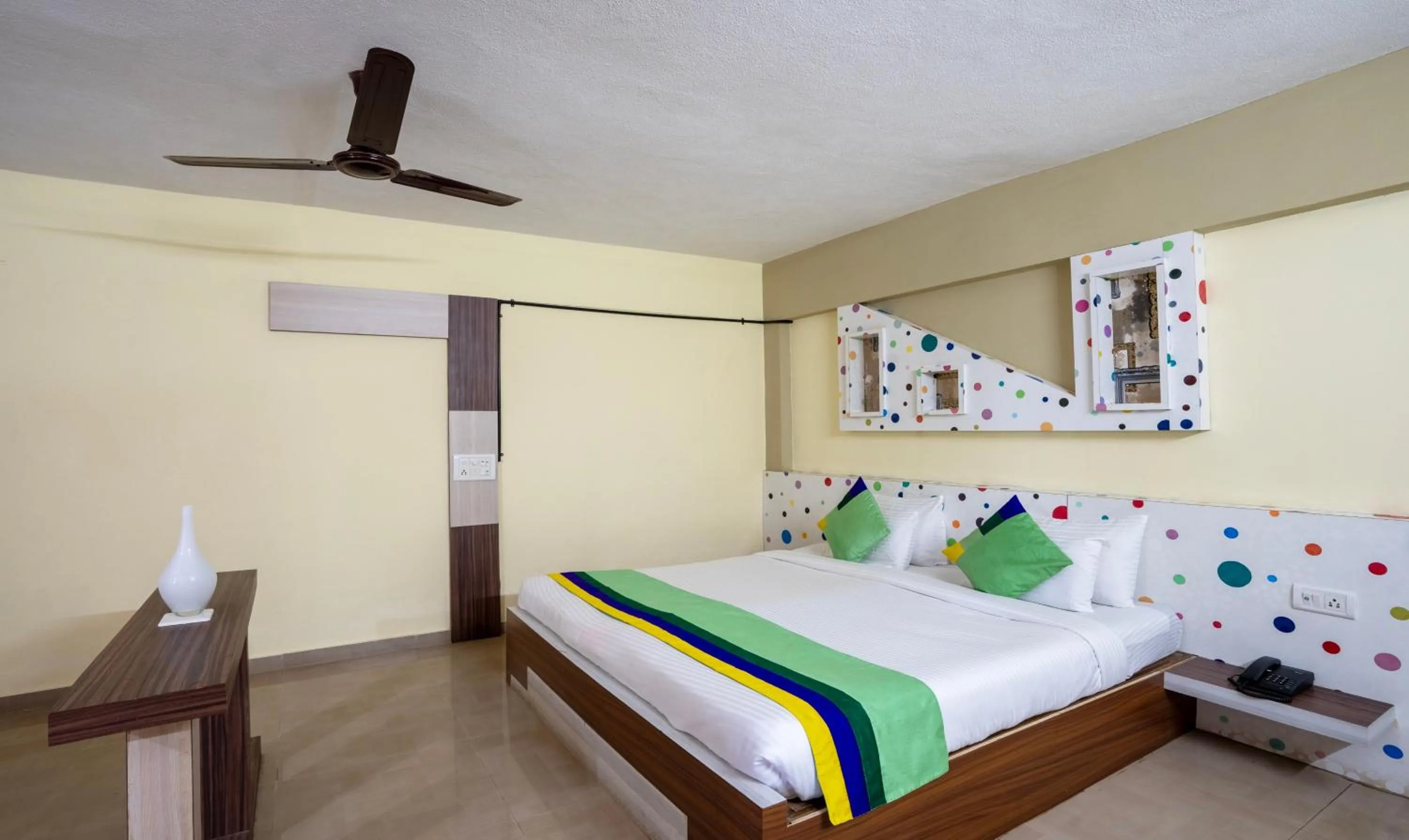 Bedroom, Bed in Itsy Hotels Vijaya Residency