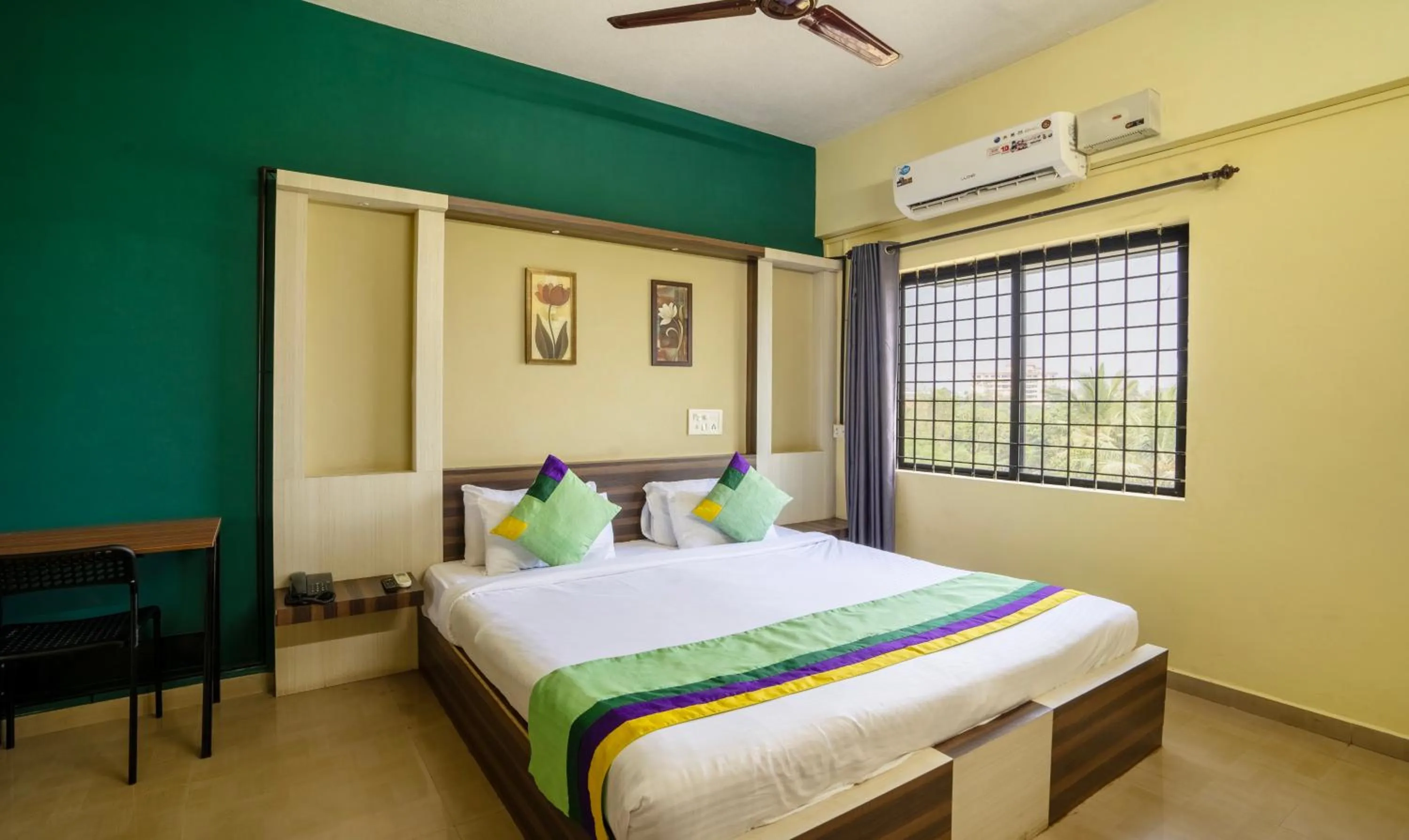 Bed in Itsy Hotels Vijaya Residency