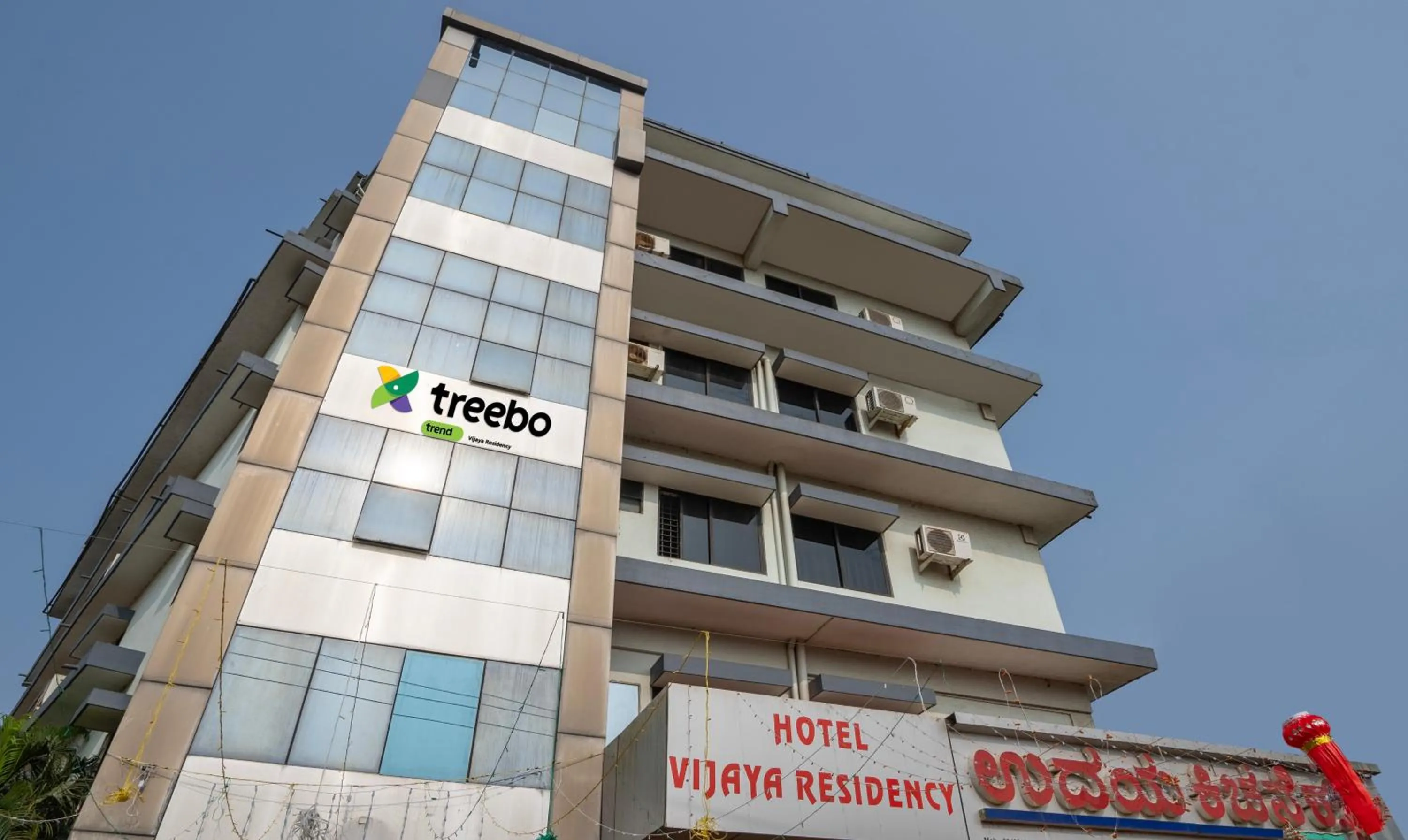 Facade/entrance in Itsy Hotels Vijaya Residency