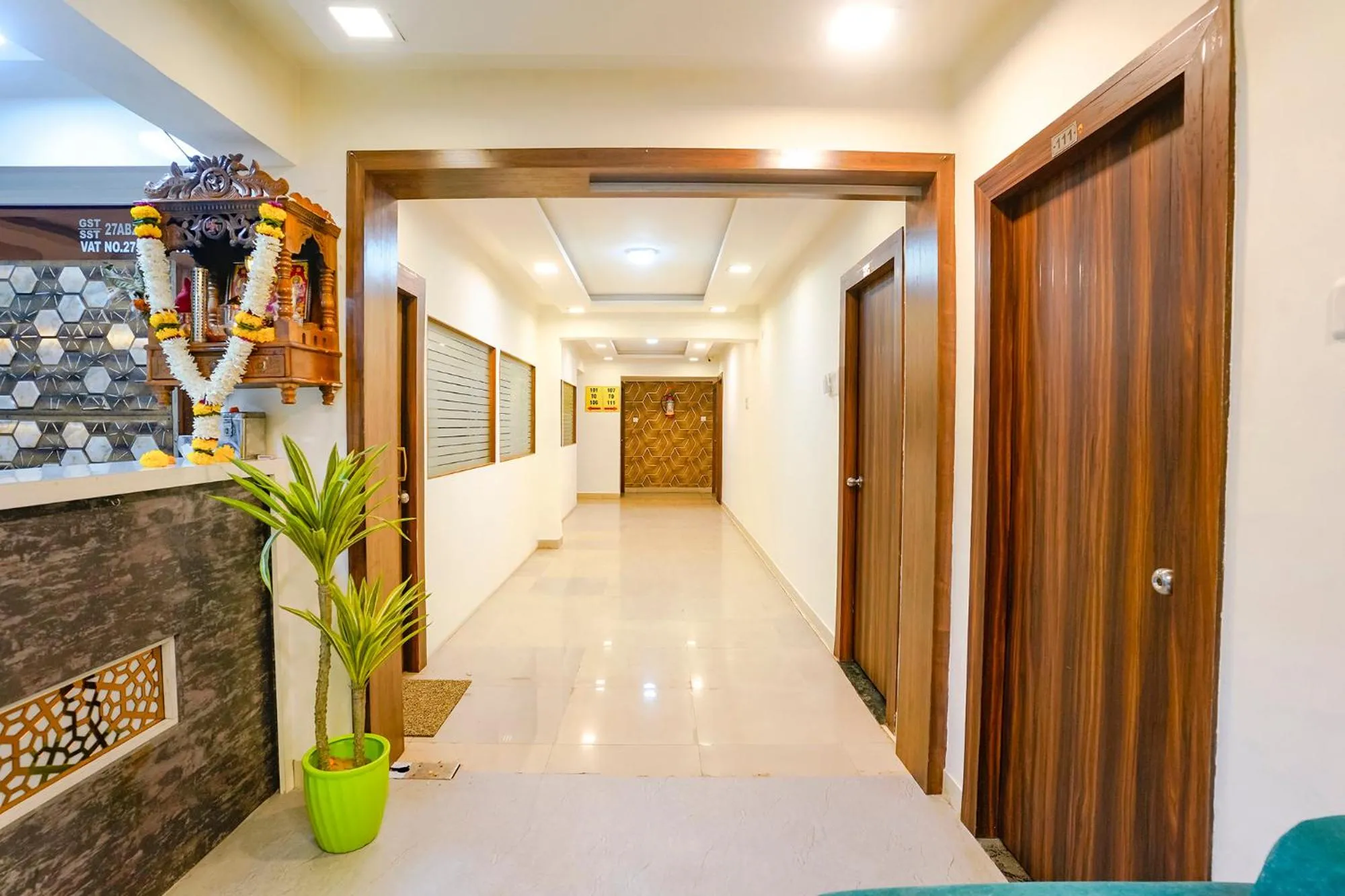 Lobby or reception in FabHotel Arsh Executive Inn