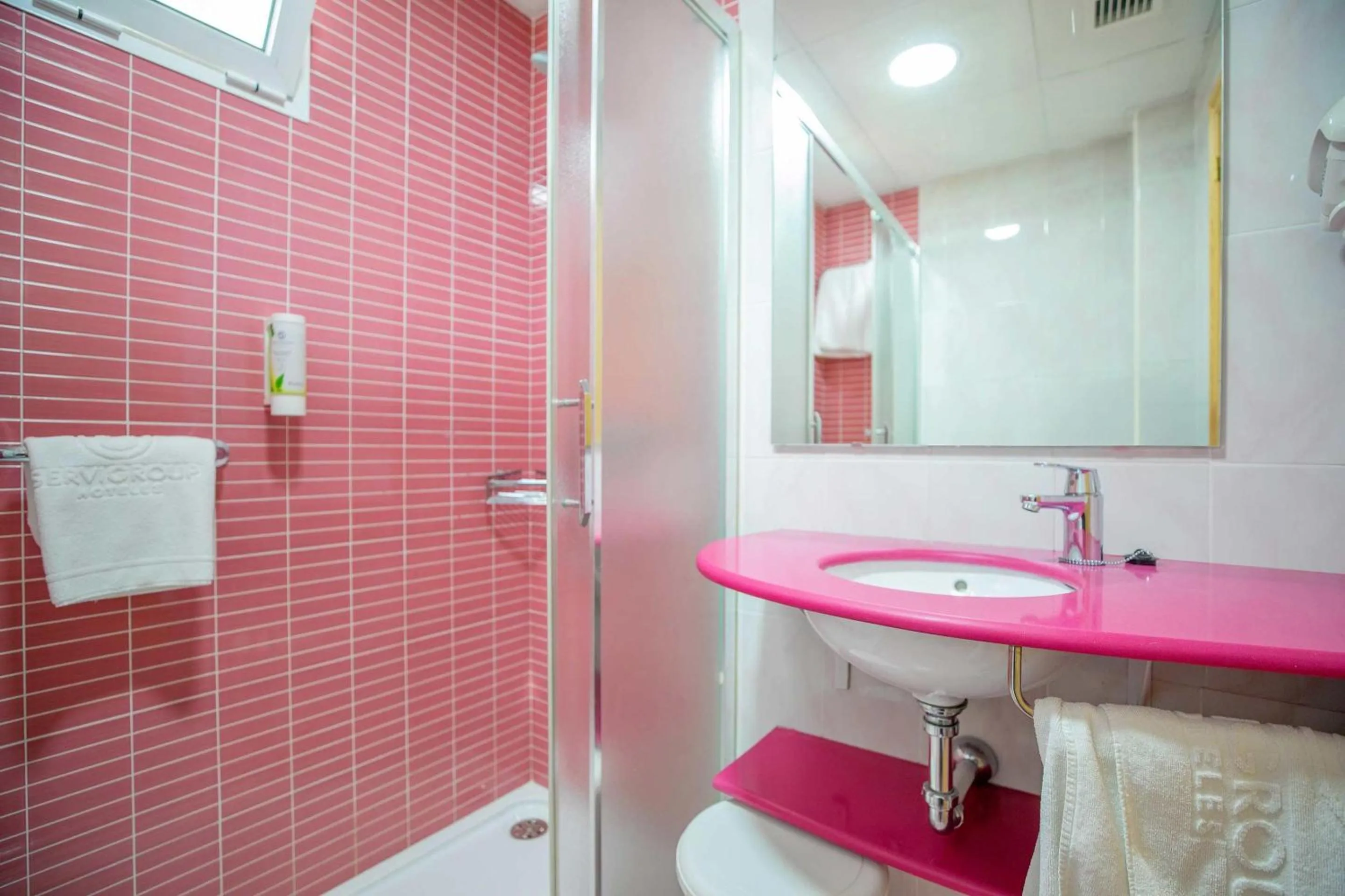 Bathroom in Hotel Servigroup Calypso