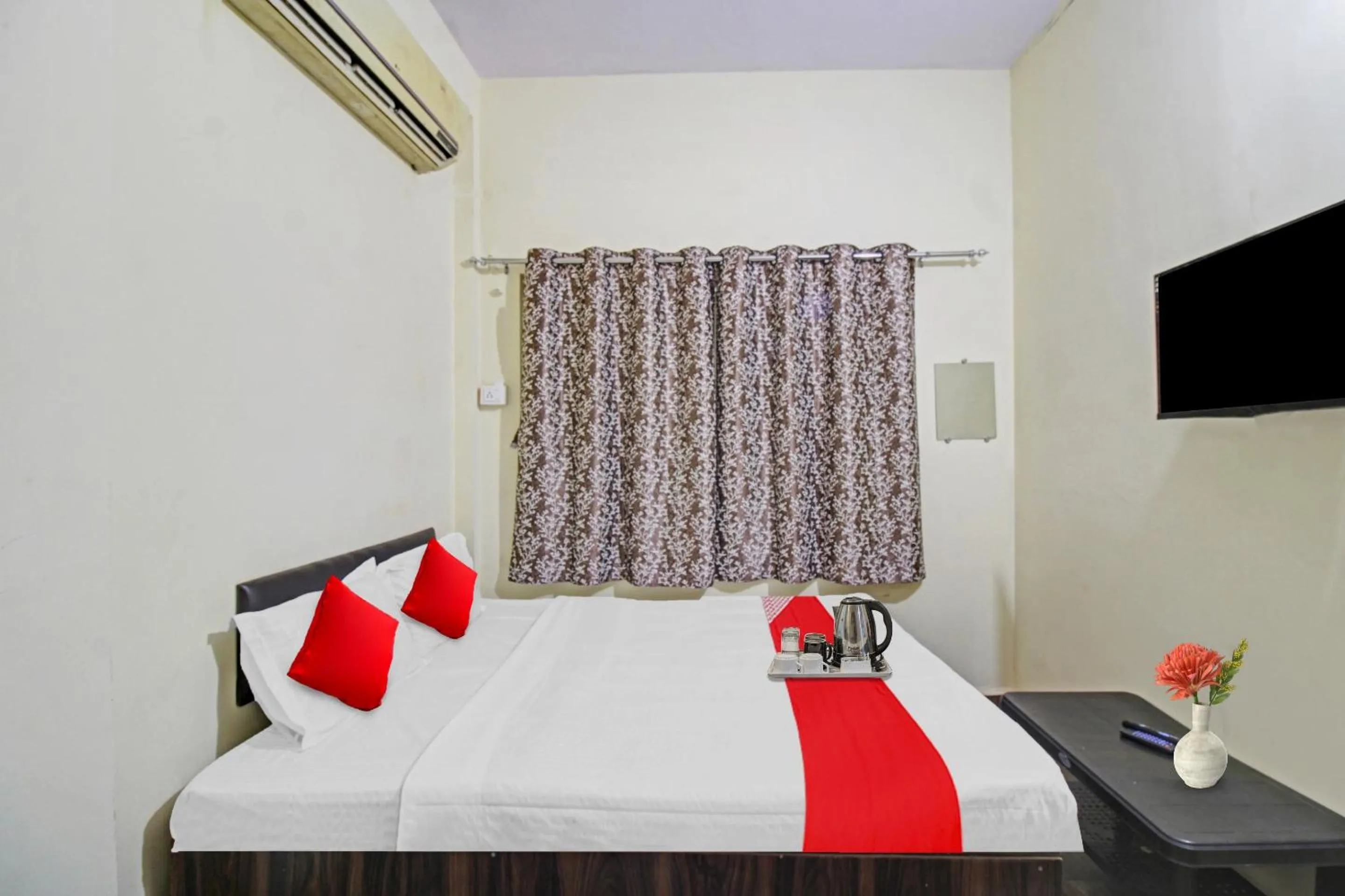 Bedroom, Bed in Hotel O Mr