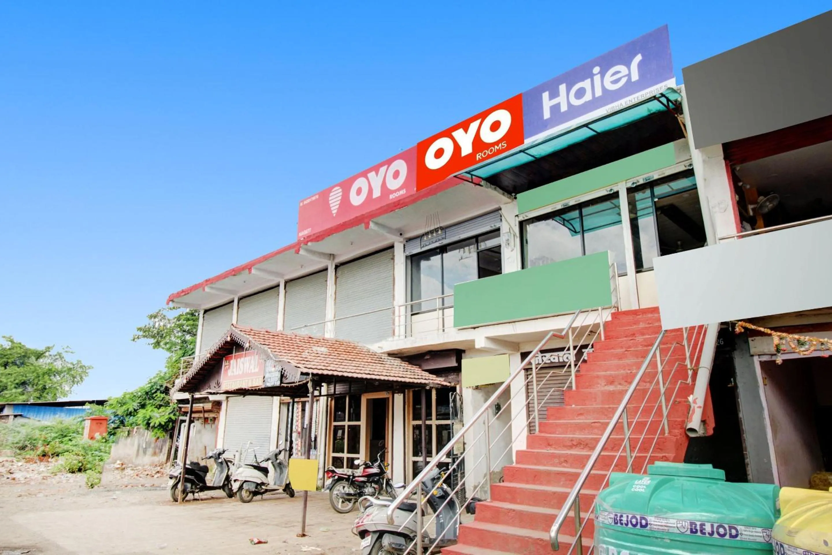 Facade/entrance in Hotel O Mr