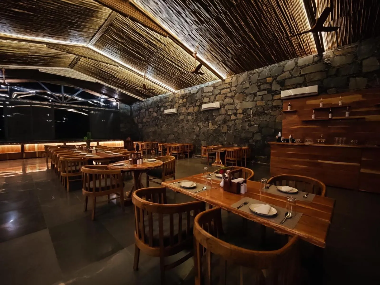 Restaurant/Places to Eat in The Divine Hills Resort