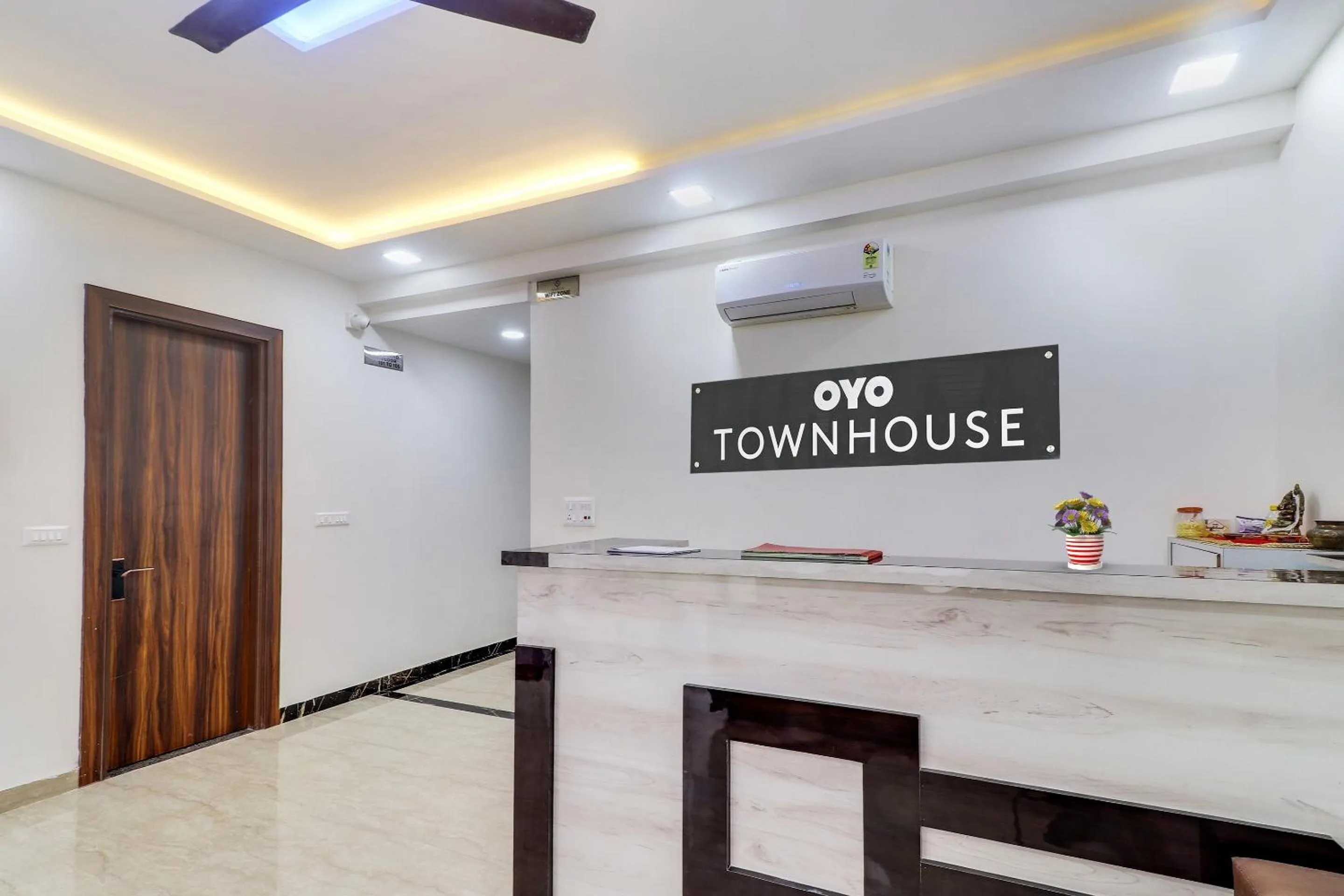 Lobby or reception in Hotel O Golden Grand