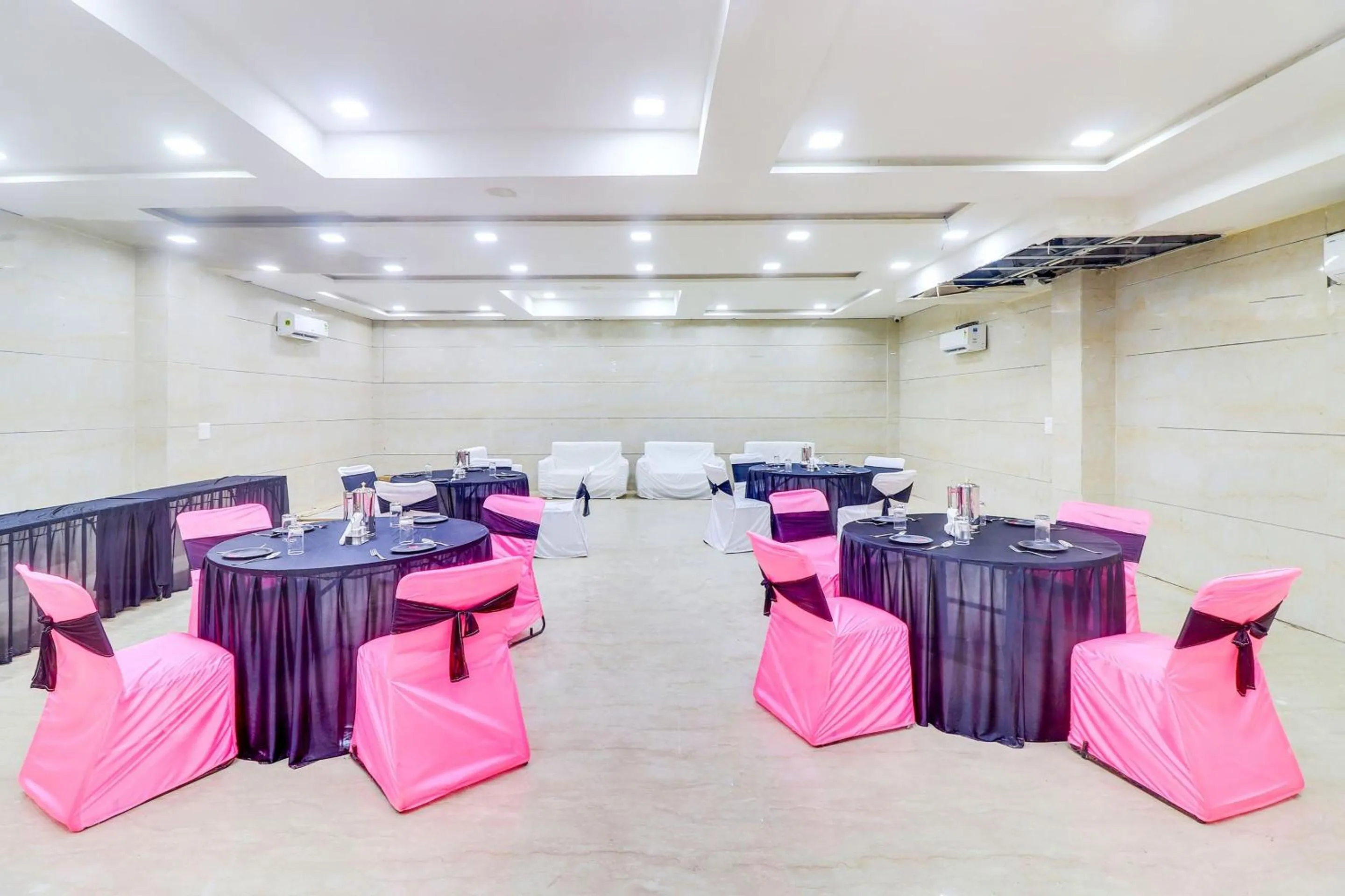 Dining area in Hotel O Golden Grand