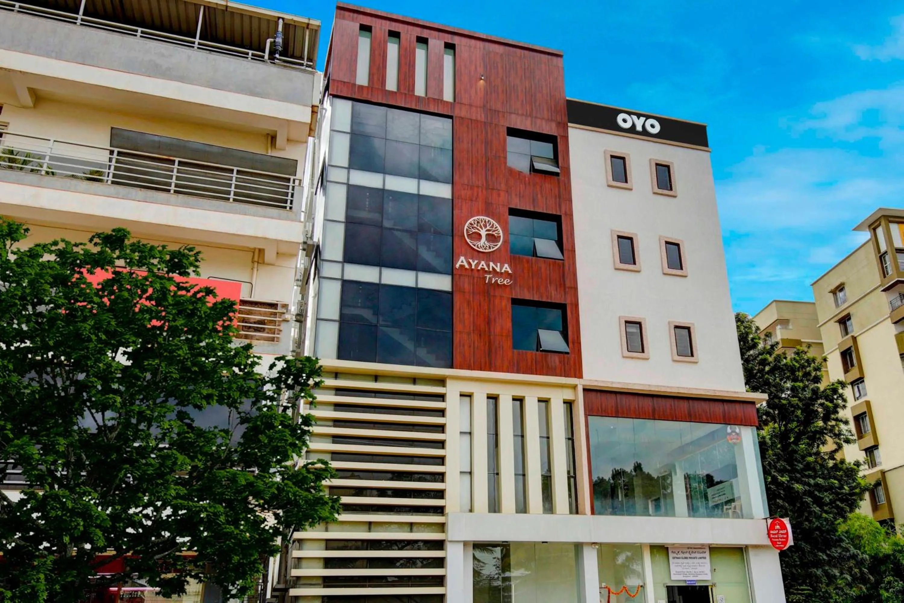 Facade/entrance in Super Collection O Royal Elevar