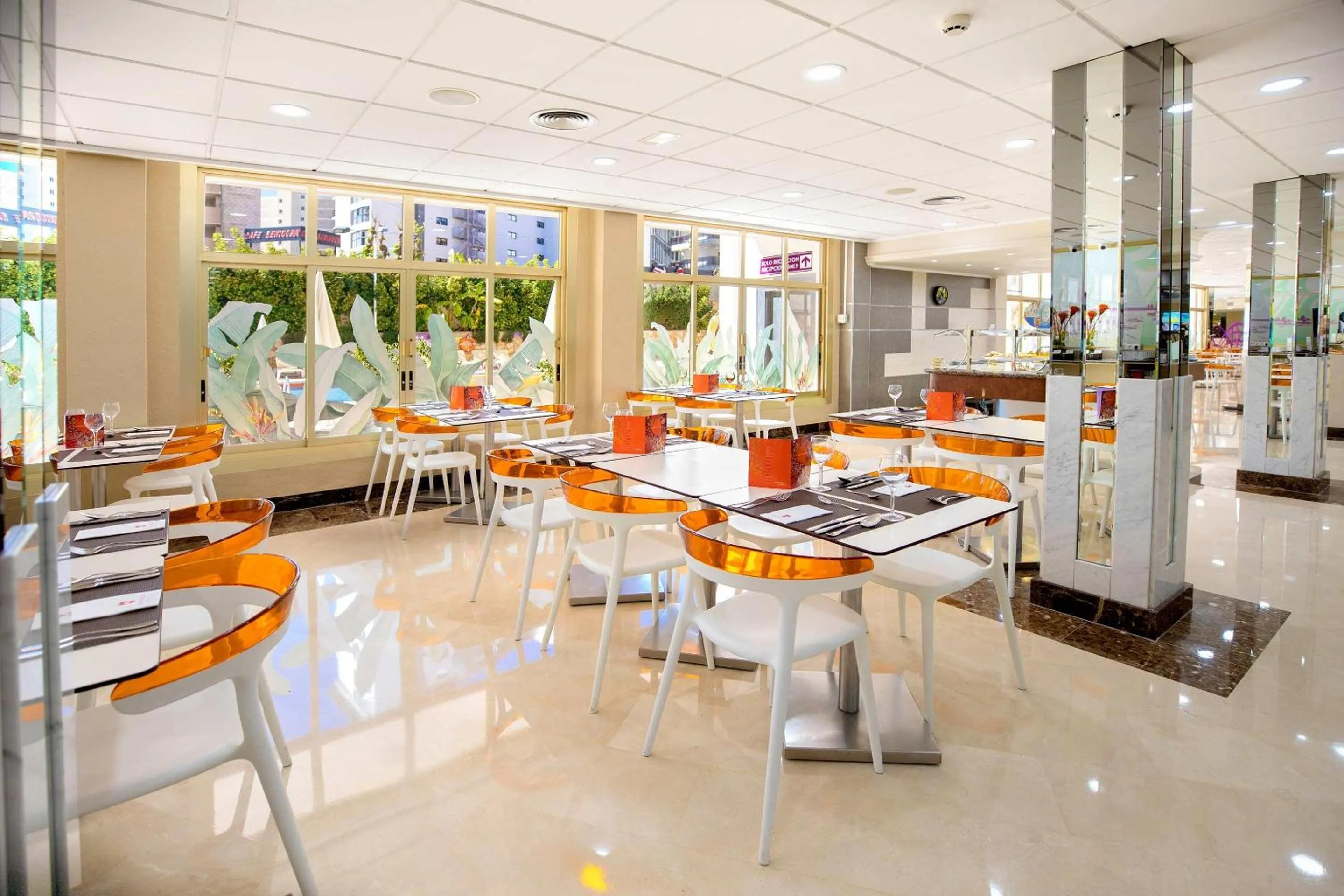 Restaurant/places to eat in Hotel Servigroup Orange