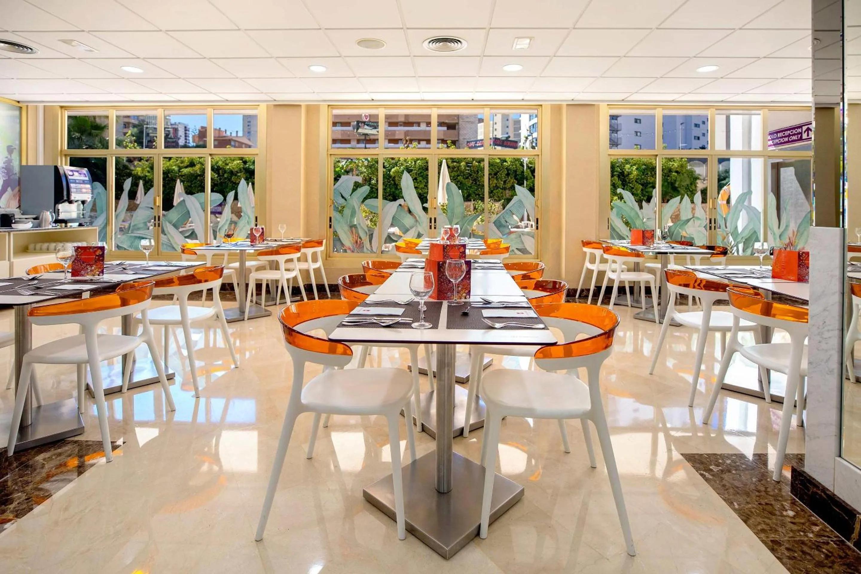 Restaurant/places to eat in Hotel Servigroup Orange