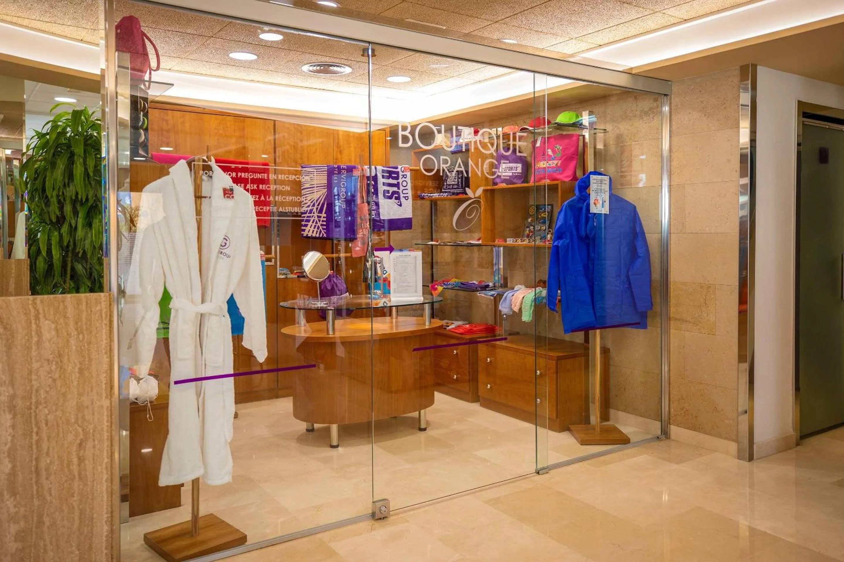 Shopping Area in Hotel Servigroup Orange