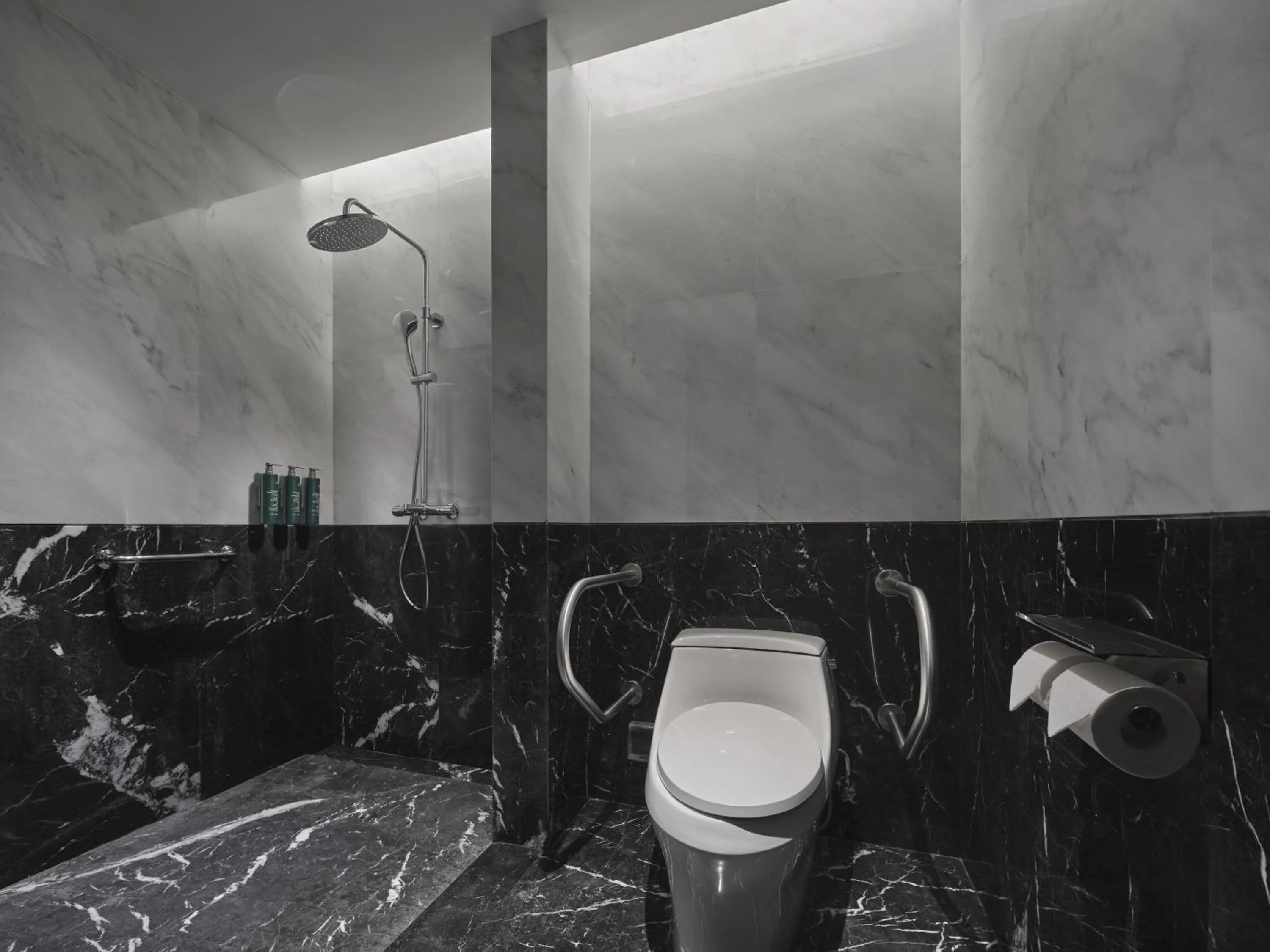 Shower in Hilton Garden Inn Jiaxing Xiuzhou