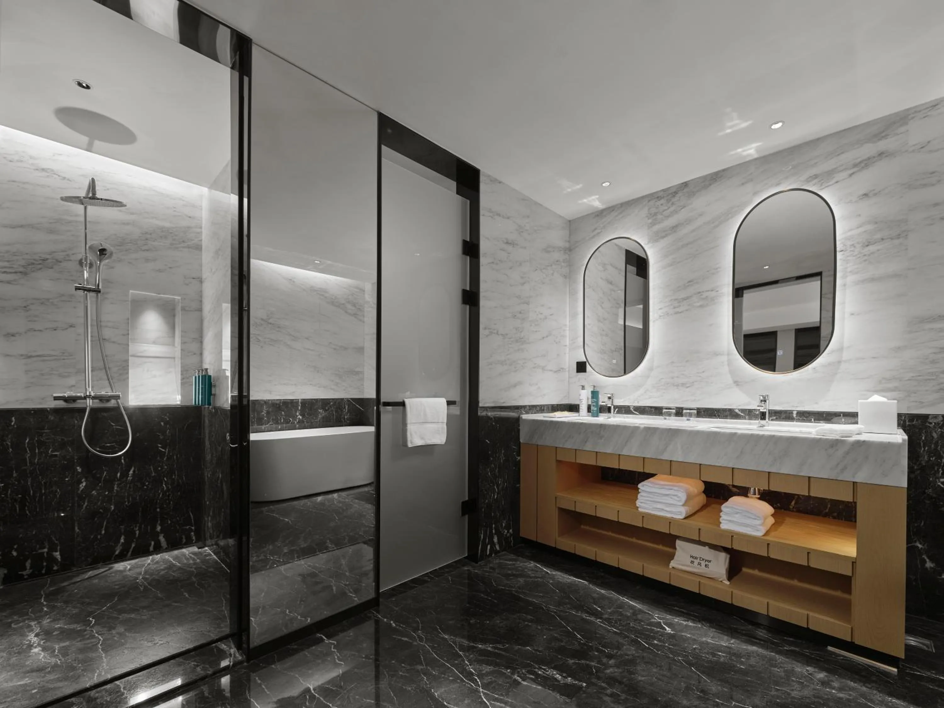 Bathroom in Hilton Garden Inn Jiaxing Xiuzhou