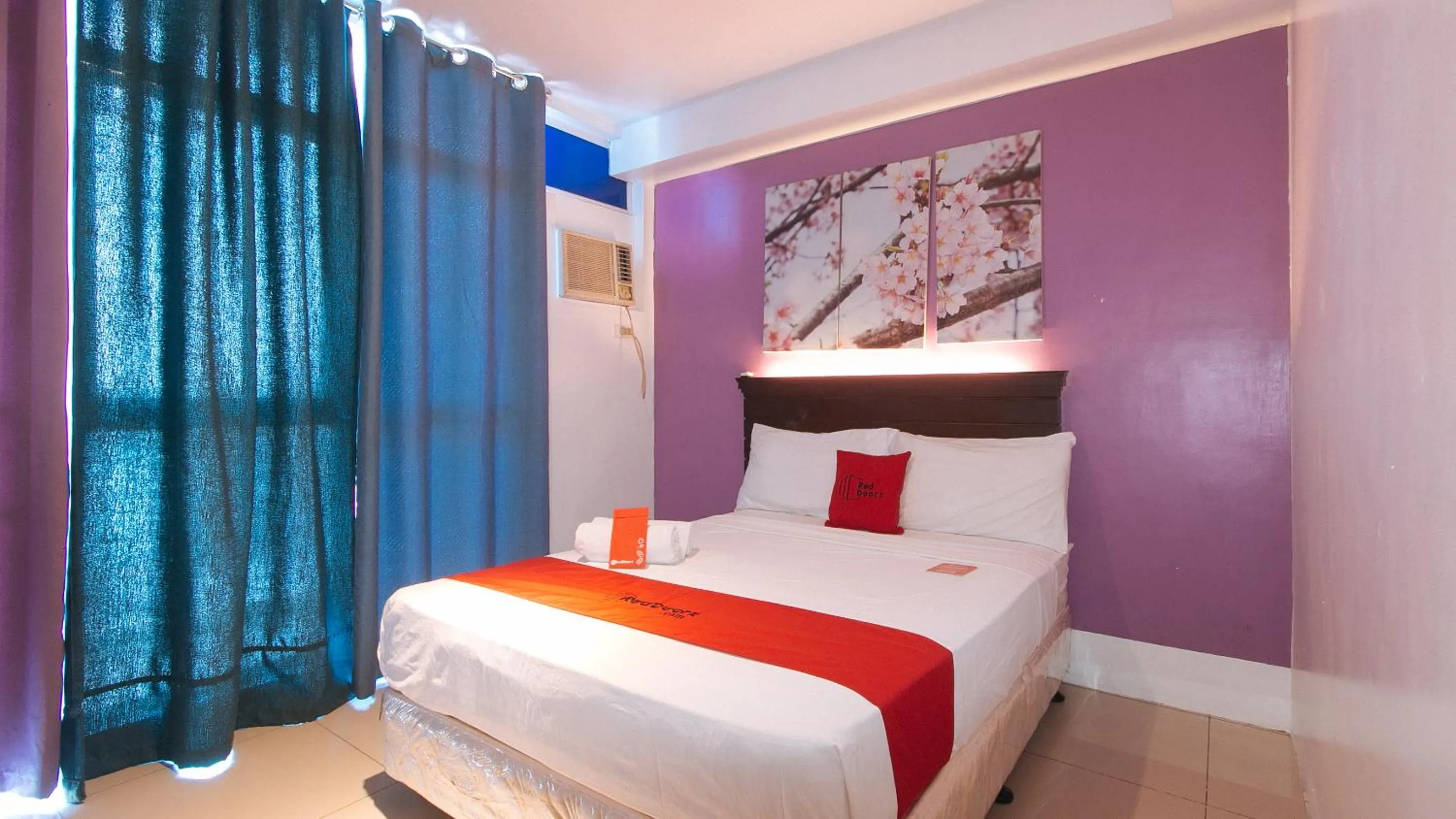 Bed in RedDoorz @ Melbourne Suites Makati