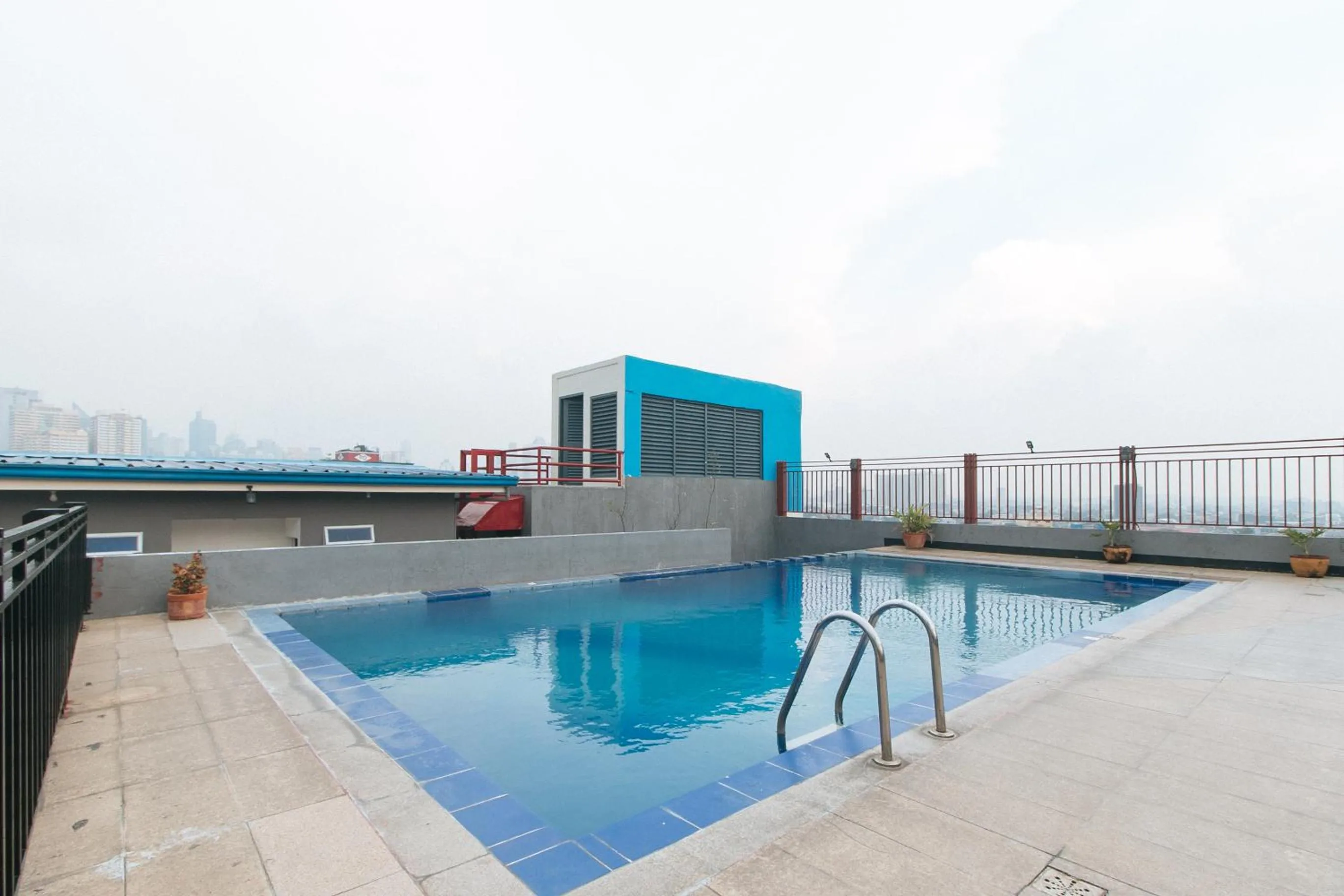 Day in RedDoorz @ Melbourne Suites Makati