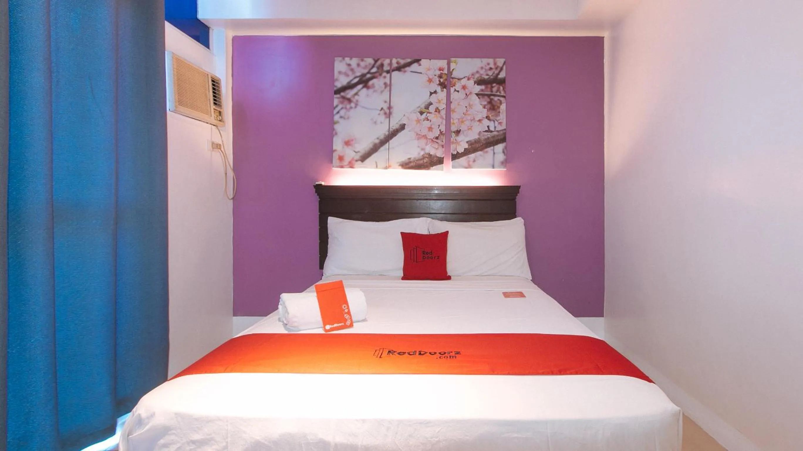 Bed in RedDoorz @ Melbourne Suites Makati