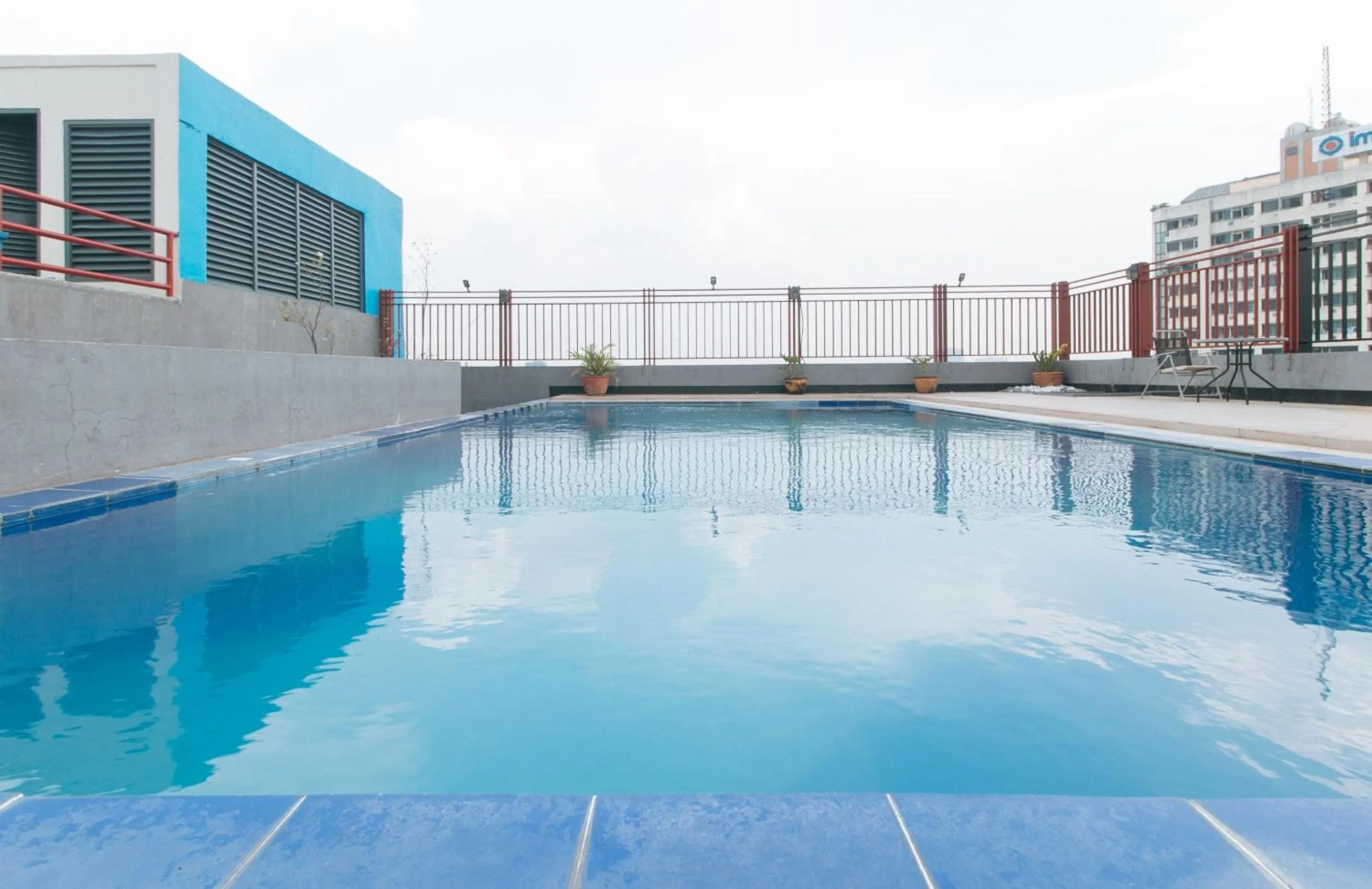 Day in RedDoorz @ Melbourne Suites Makati