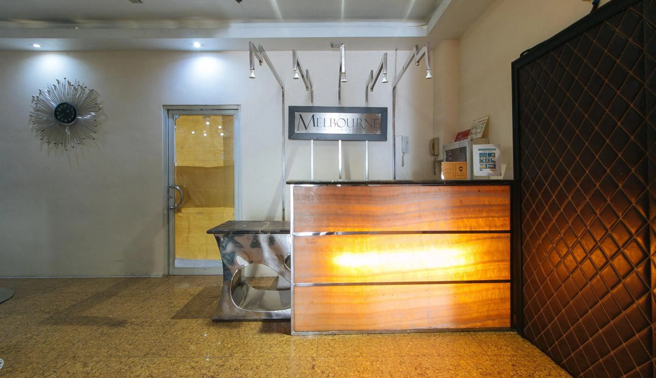 Lobby or reception in RedDoorz @ Melbourne Suites Makati