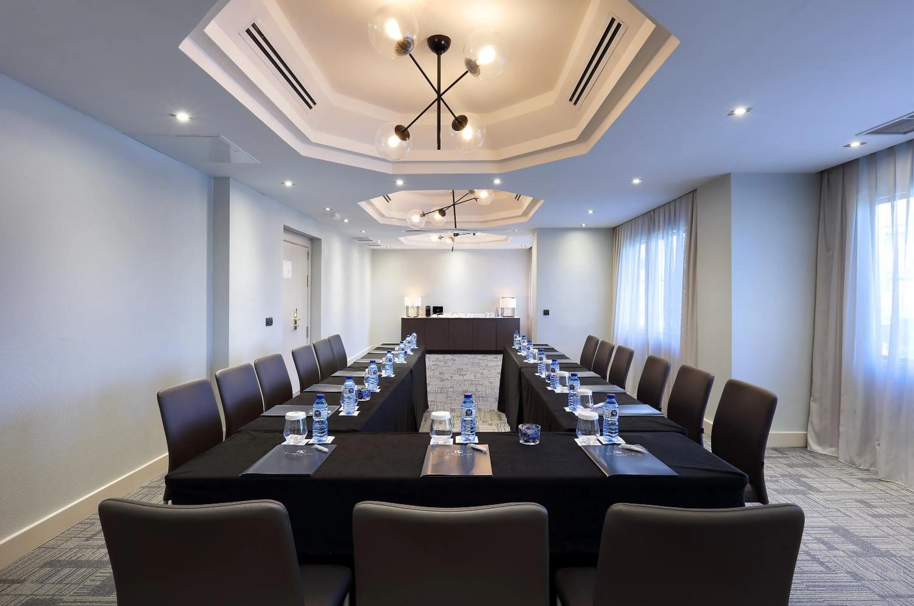 Business facilities in Exe Rey Don Jaime