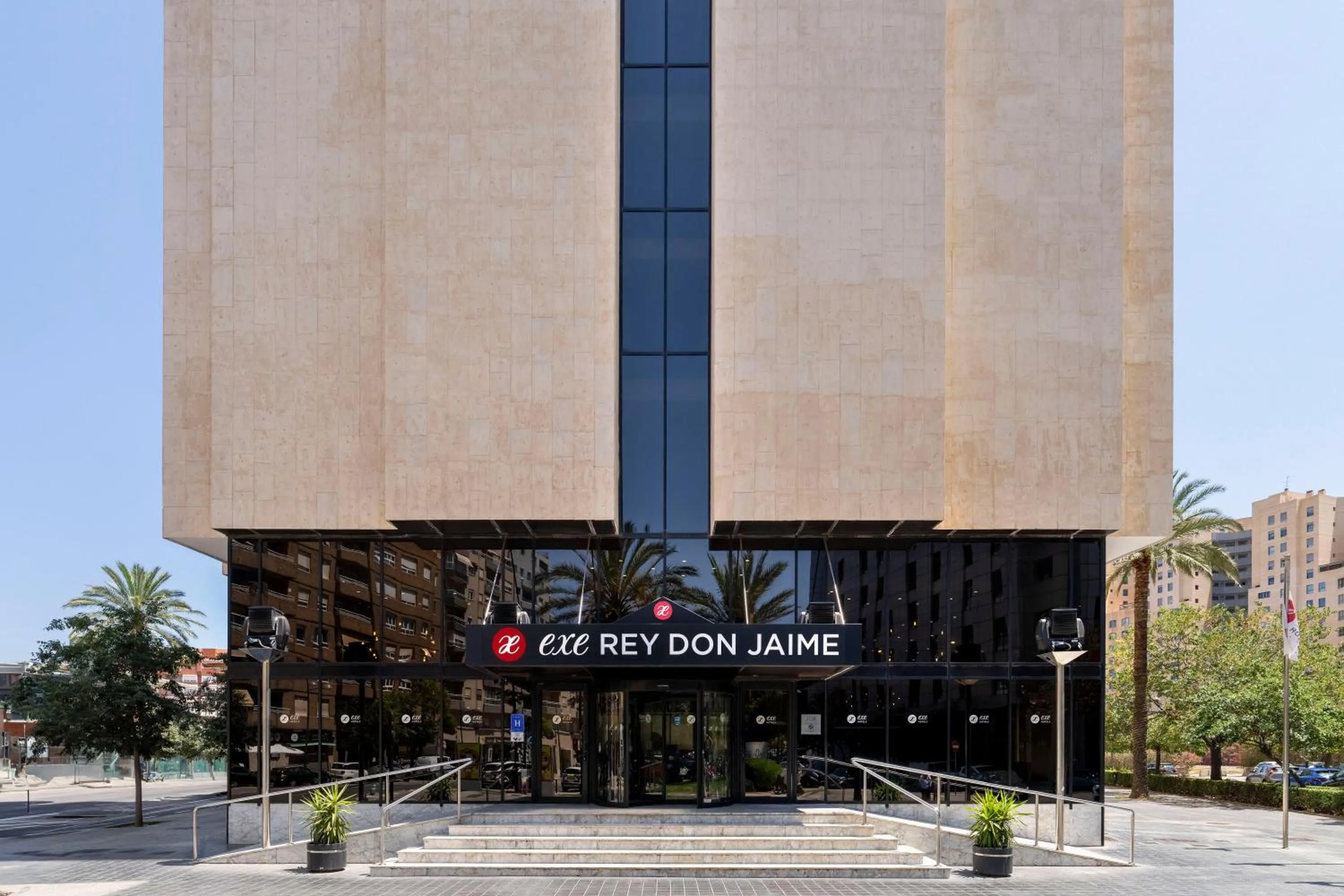 Property building in Exe Rey Don Jaime