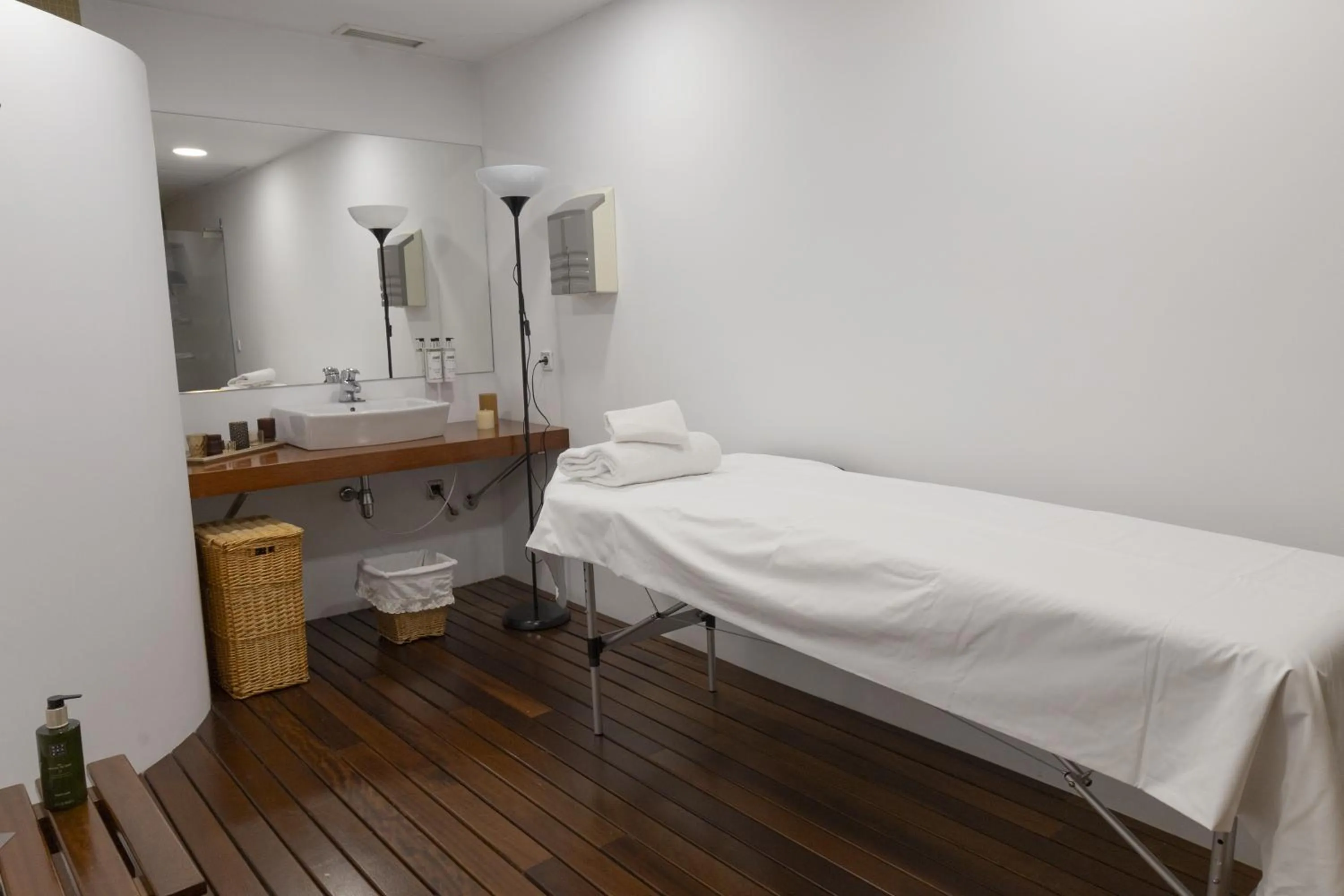 Massage in Best Western Premier CMC Girona