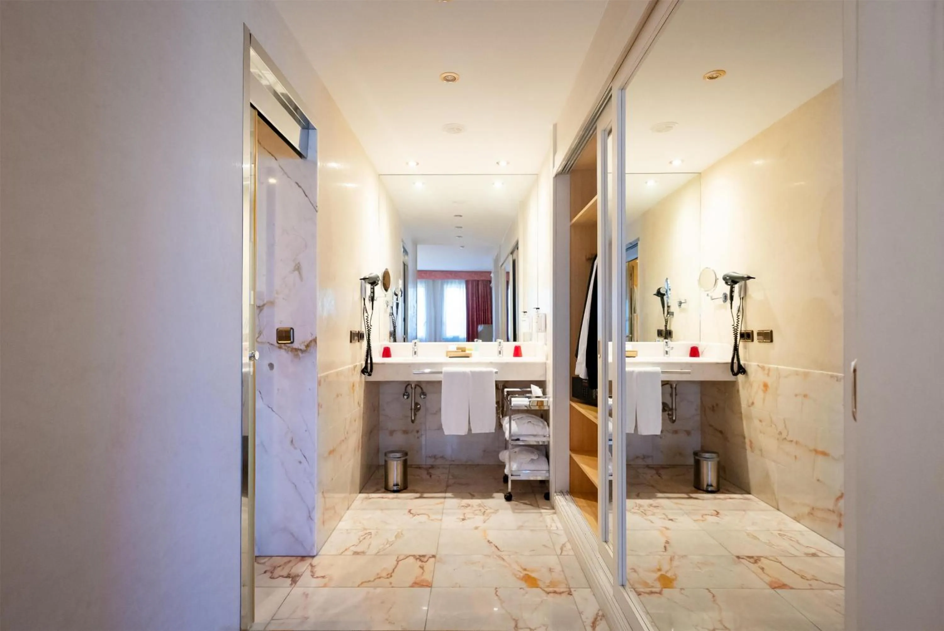 Bathroom in Best Western Premier CMC Girona