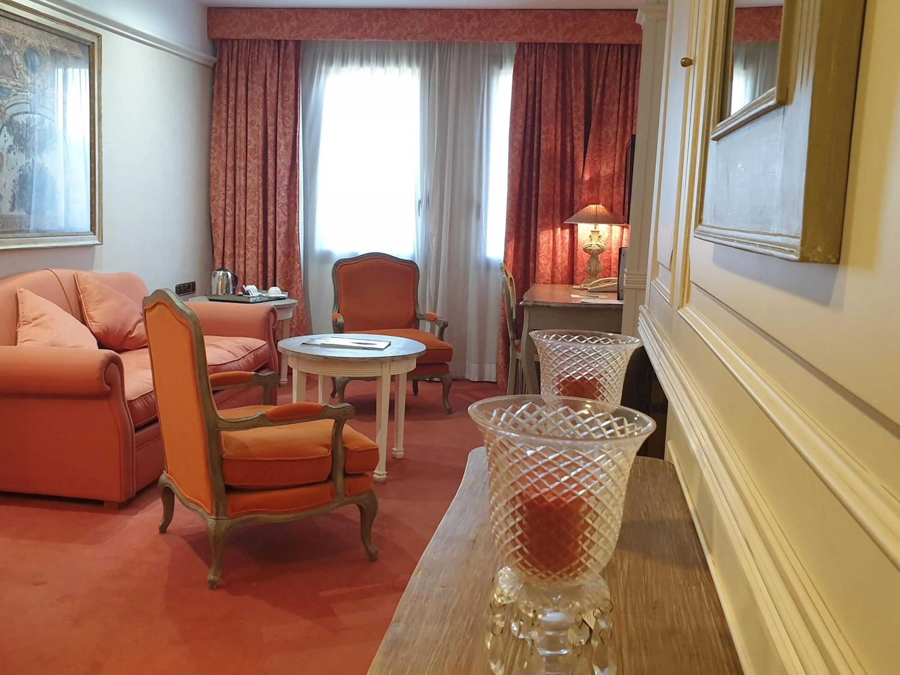 Living room in Best Western Premier CMC Girona