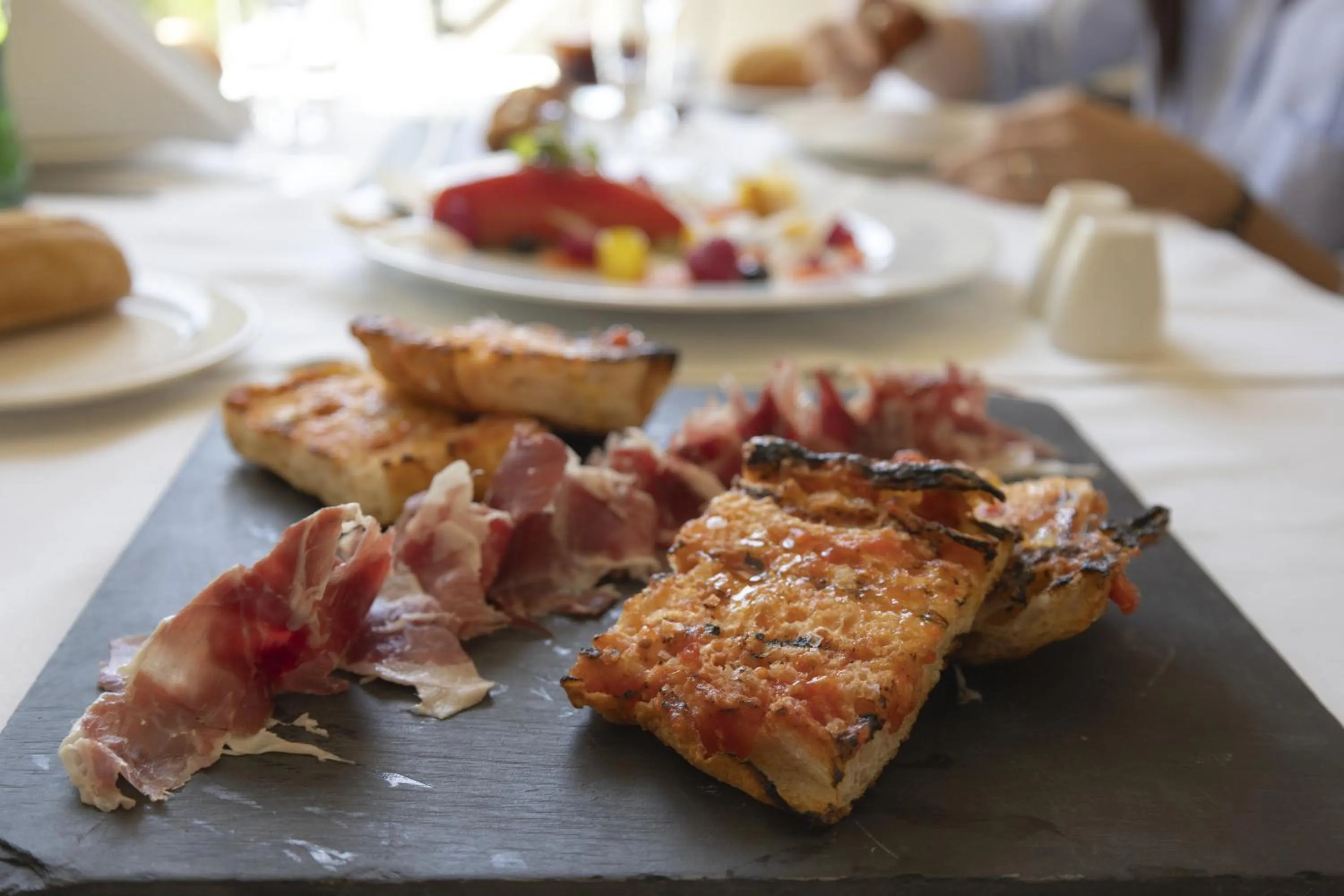 Restaurant/places to eat in Best Western Premier CMC Girona