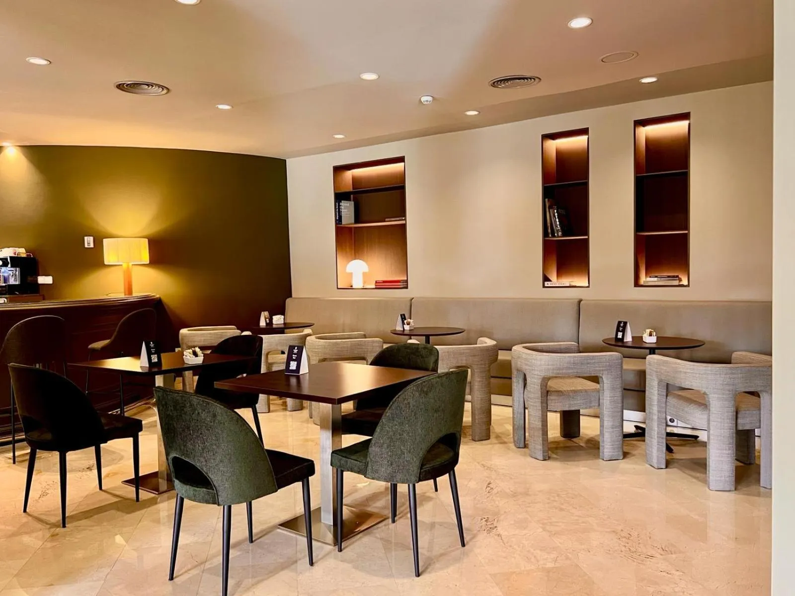 Lounge or bar in Best Western Premier CMC Girona
