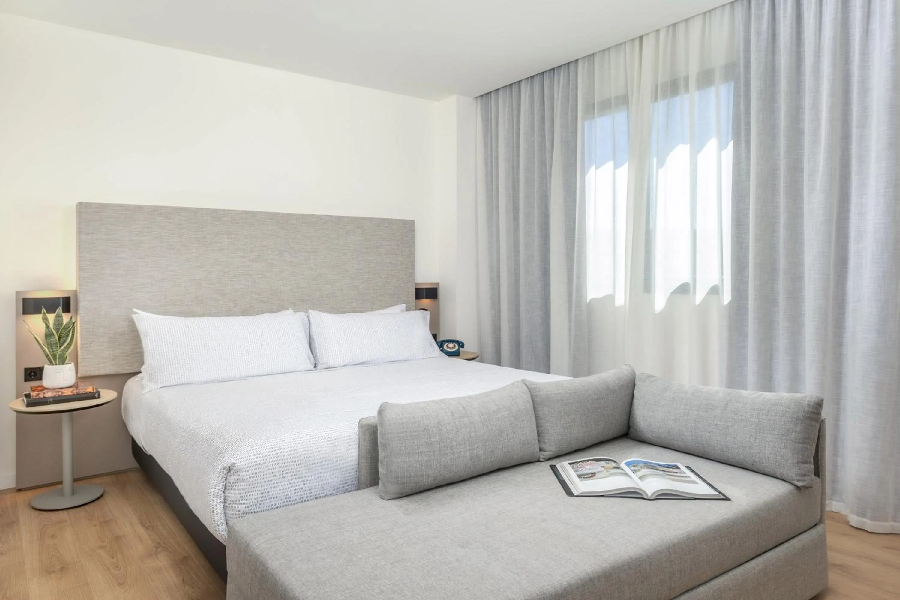 Bed in INNSiDE by Melia Valencia Oceanic