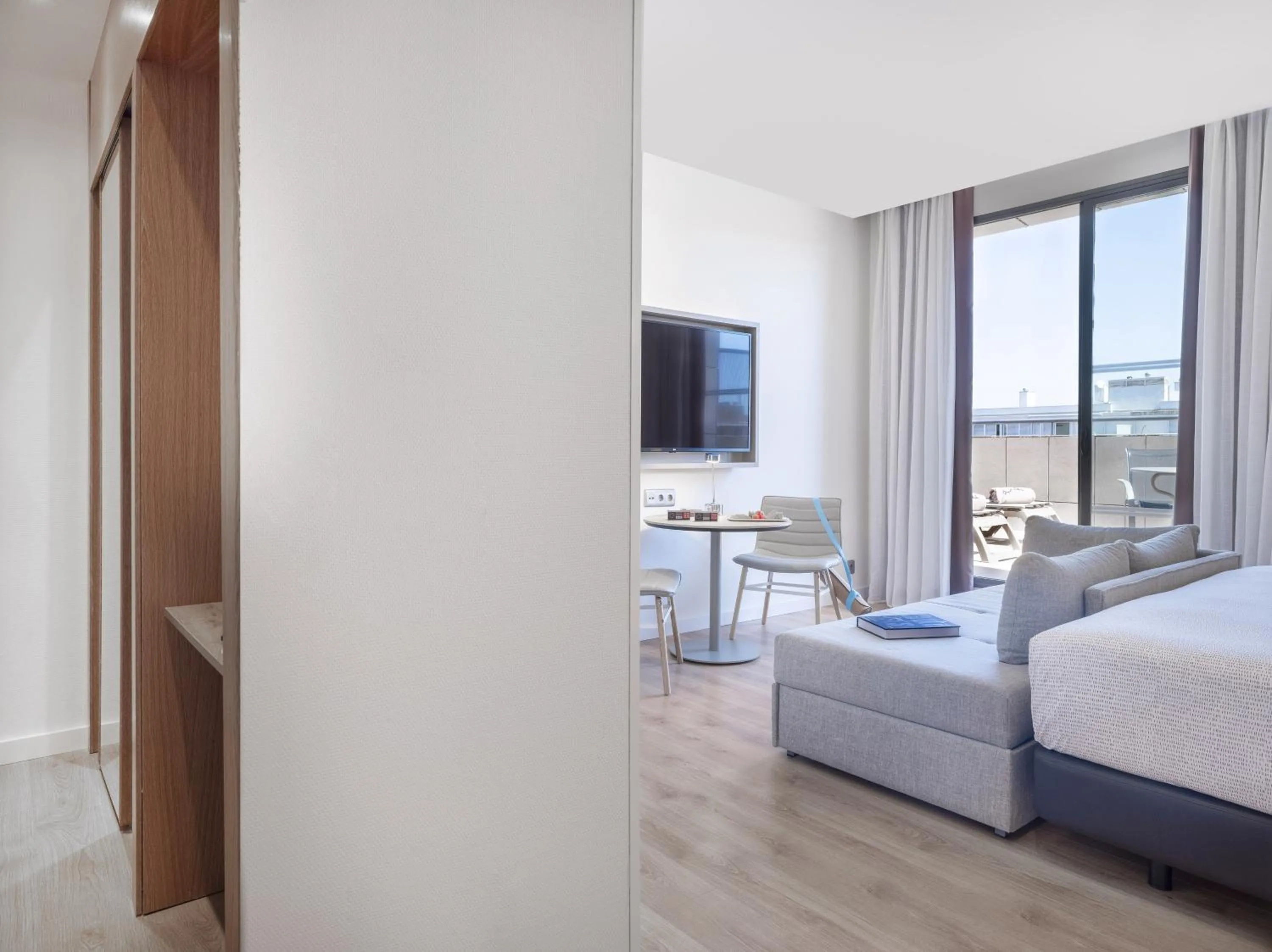 Bed in INNSiDE by Melia Valencia Oceanic