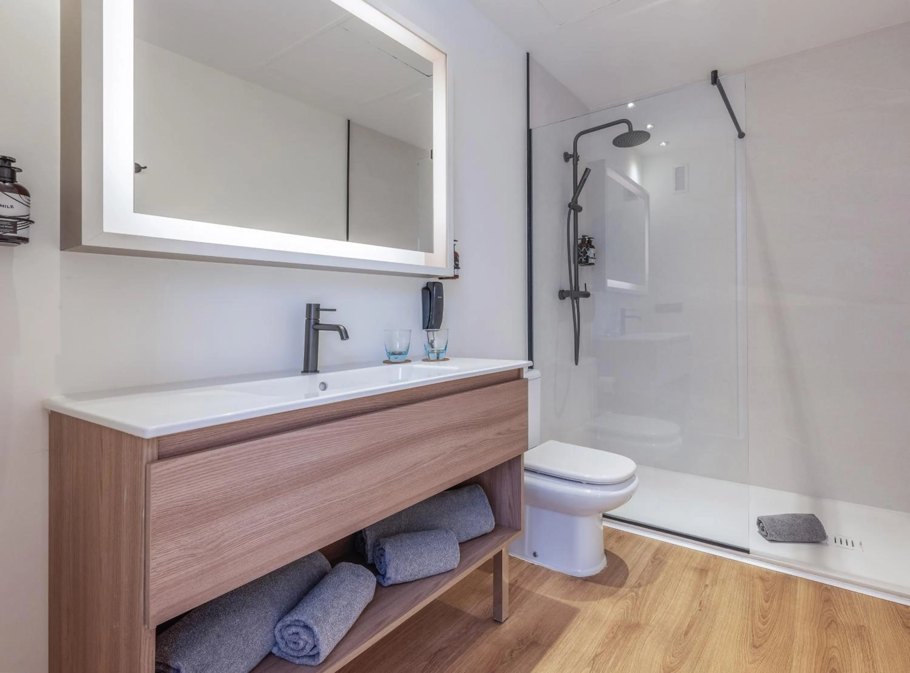 Shower in INNSiDE by Melia Valencia Oceanic