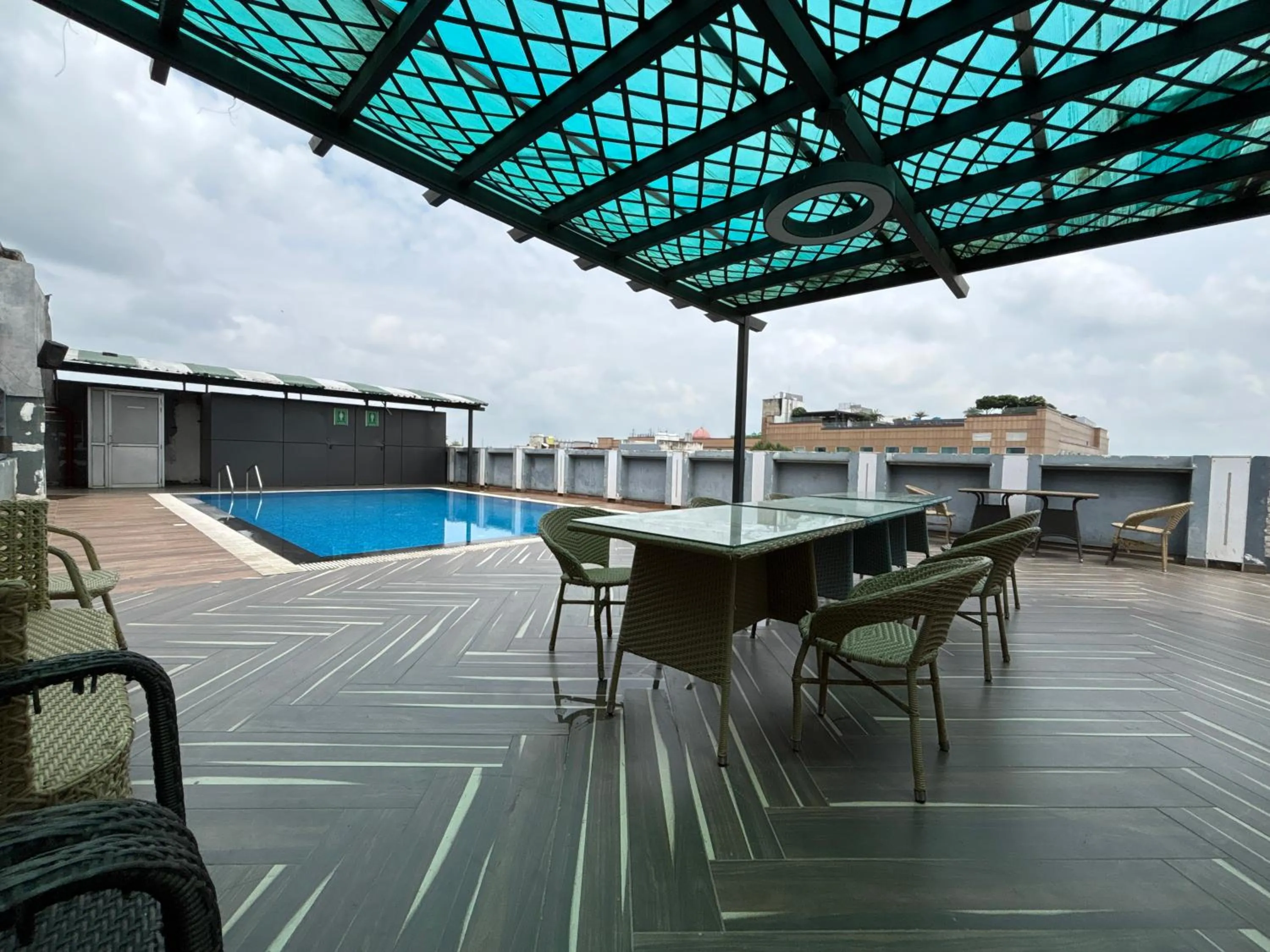 Swimming pool in Hotel Crimson Palace