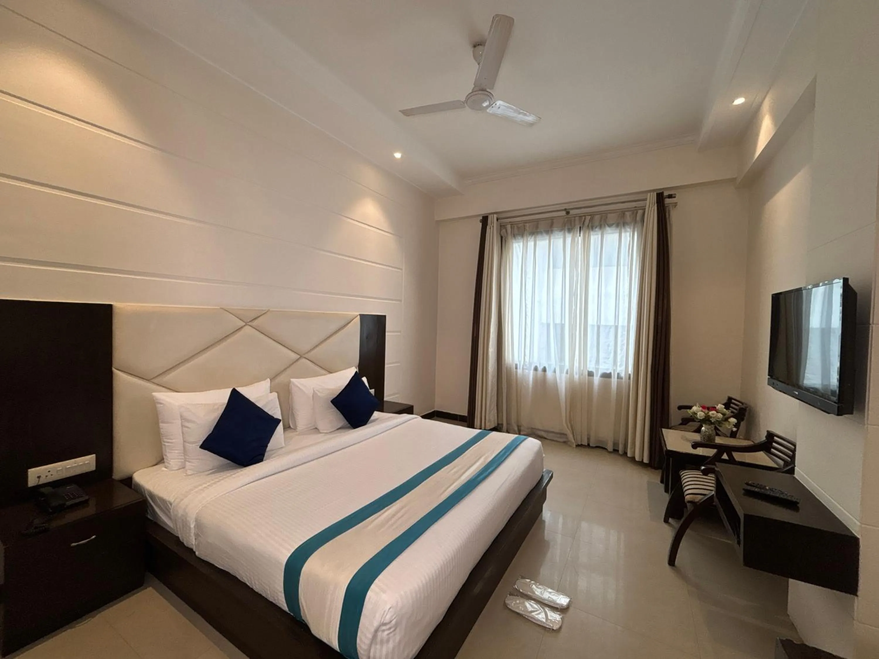 Photo of the whole room, Bed in Hotel Crimson Palace