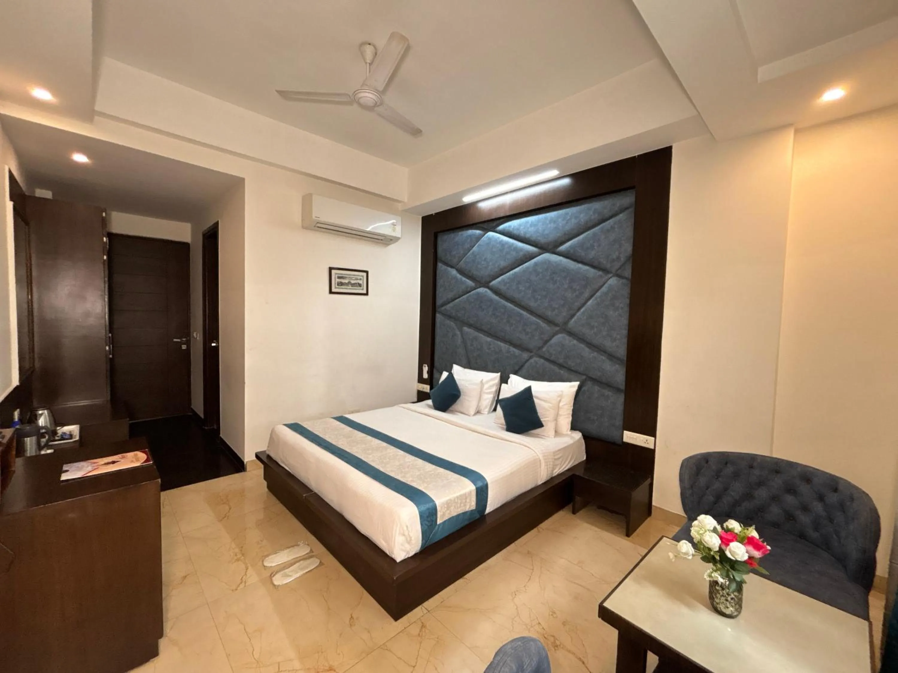 Photo of the whole room, Bed in Hotel Crimson Palace