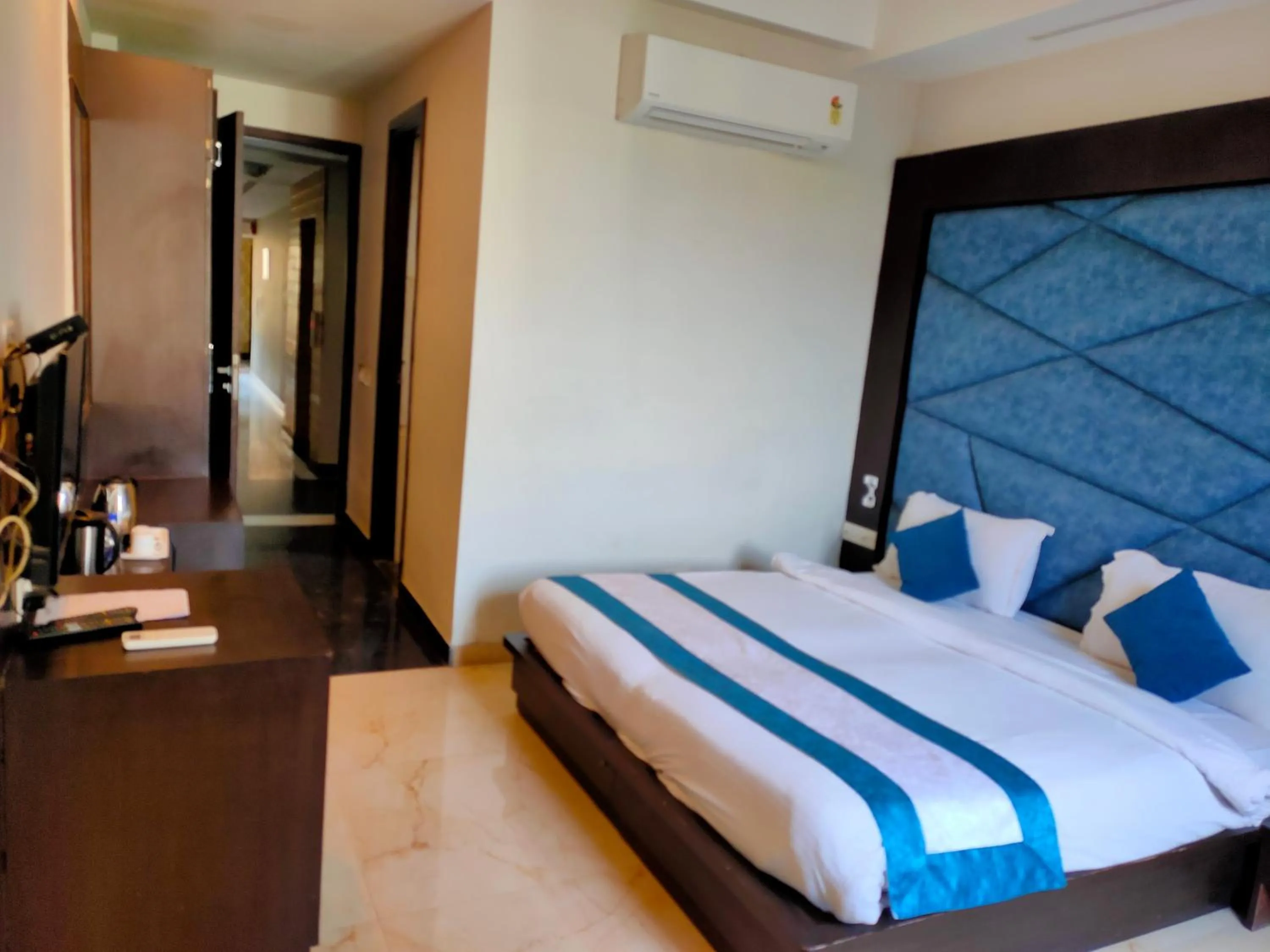 Photo of the whole room, Bed in Hotel Crimson Palace